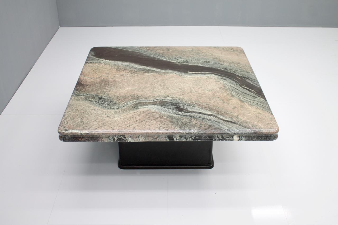 Beautiful Marble Coffee Table, Italy, 1970s For Sale 4