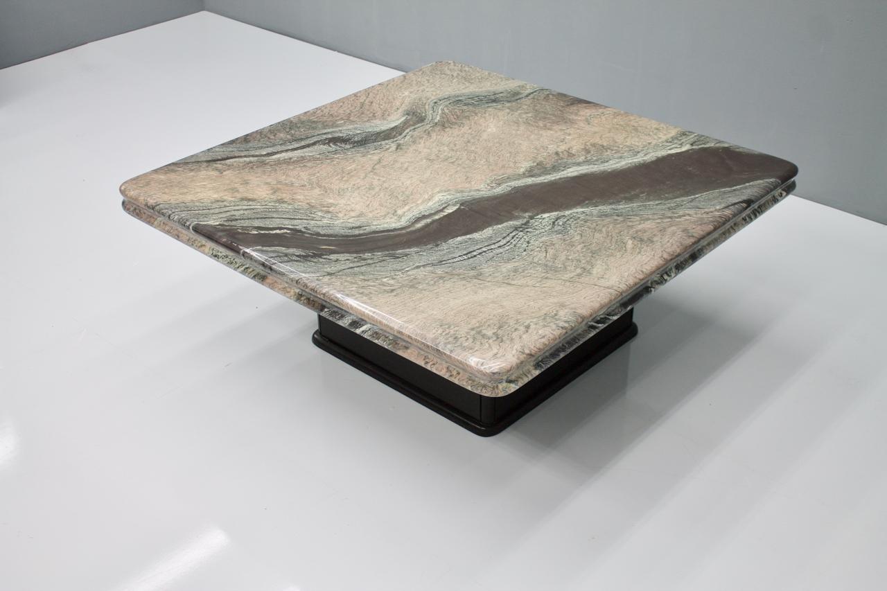 Beautiful Marble Coffee Table, Italy, 1970s In Good Condition For Sale In Frankfurt / Dreieich, DE