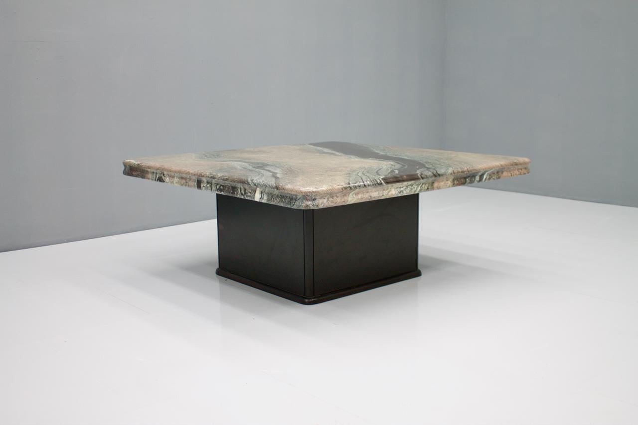 Late 20th Century Beautiful Marble Coffee Table, Italy, 1970s For Sale