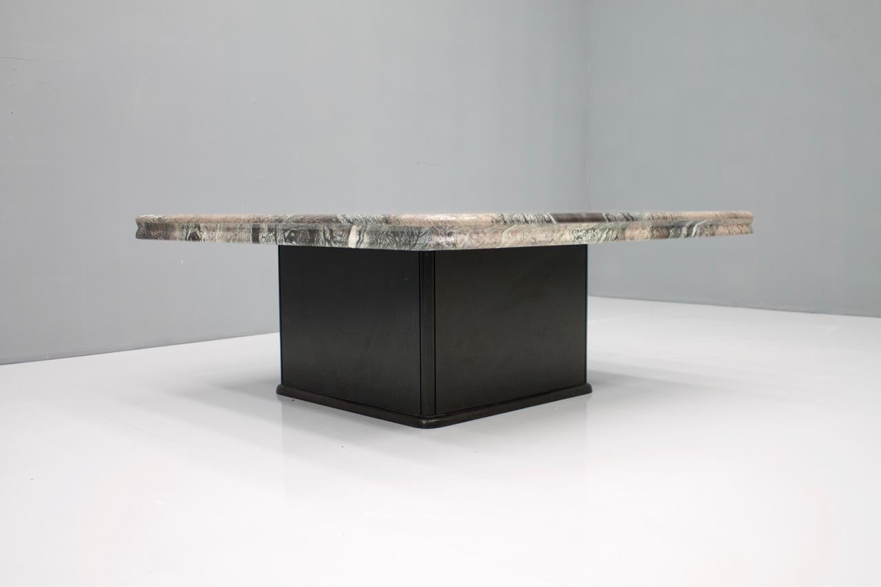 Beautiful Marble Coffee Table, Italy, 1970s For Sale 1