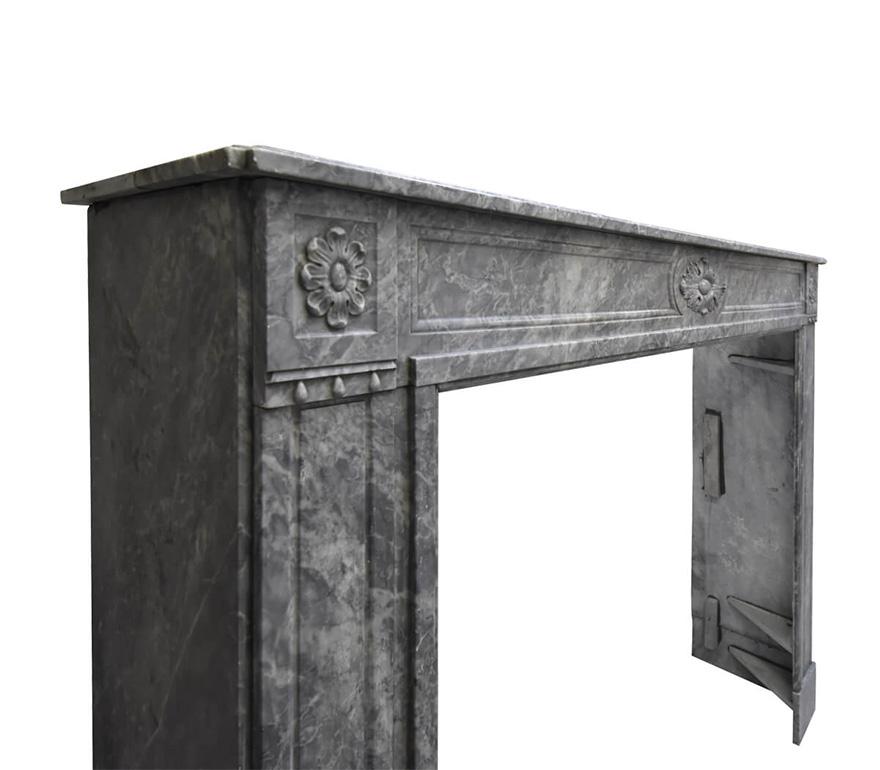 Beautiful Marble Louis XVI fireplace 19th century In Fair Condition For Sale In Udenhout, NL