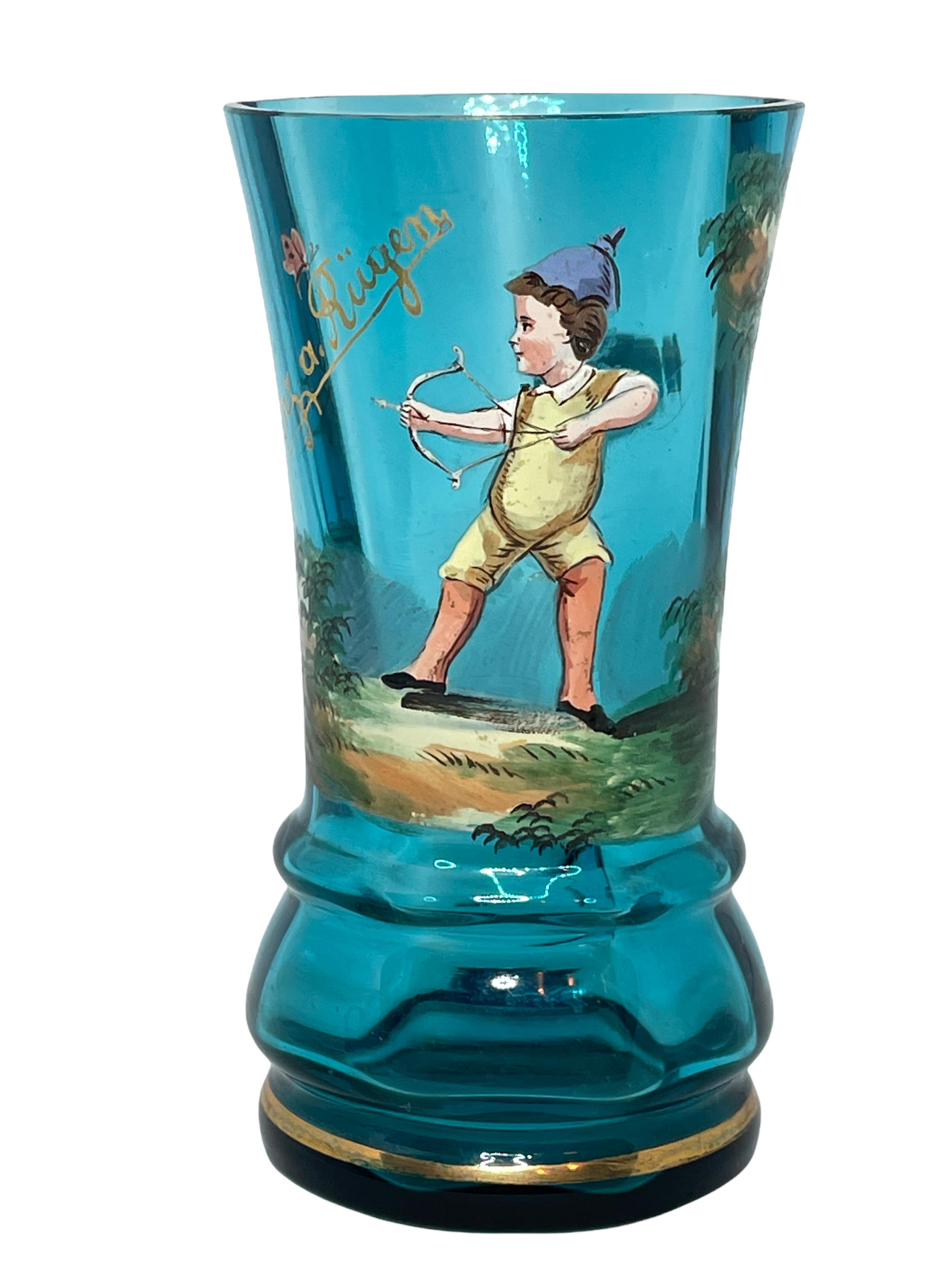 Merveilleux verre allemand ancien. Ce magnifique verre de couleur bleue et peint à l'émail apporte une touche d'opulence à toute collection de verres Mary Gregory. Une belle addition à n'importe quelle pièce ou table.

 