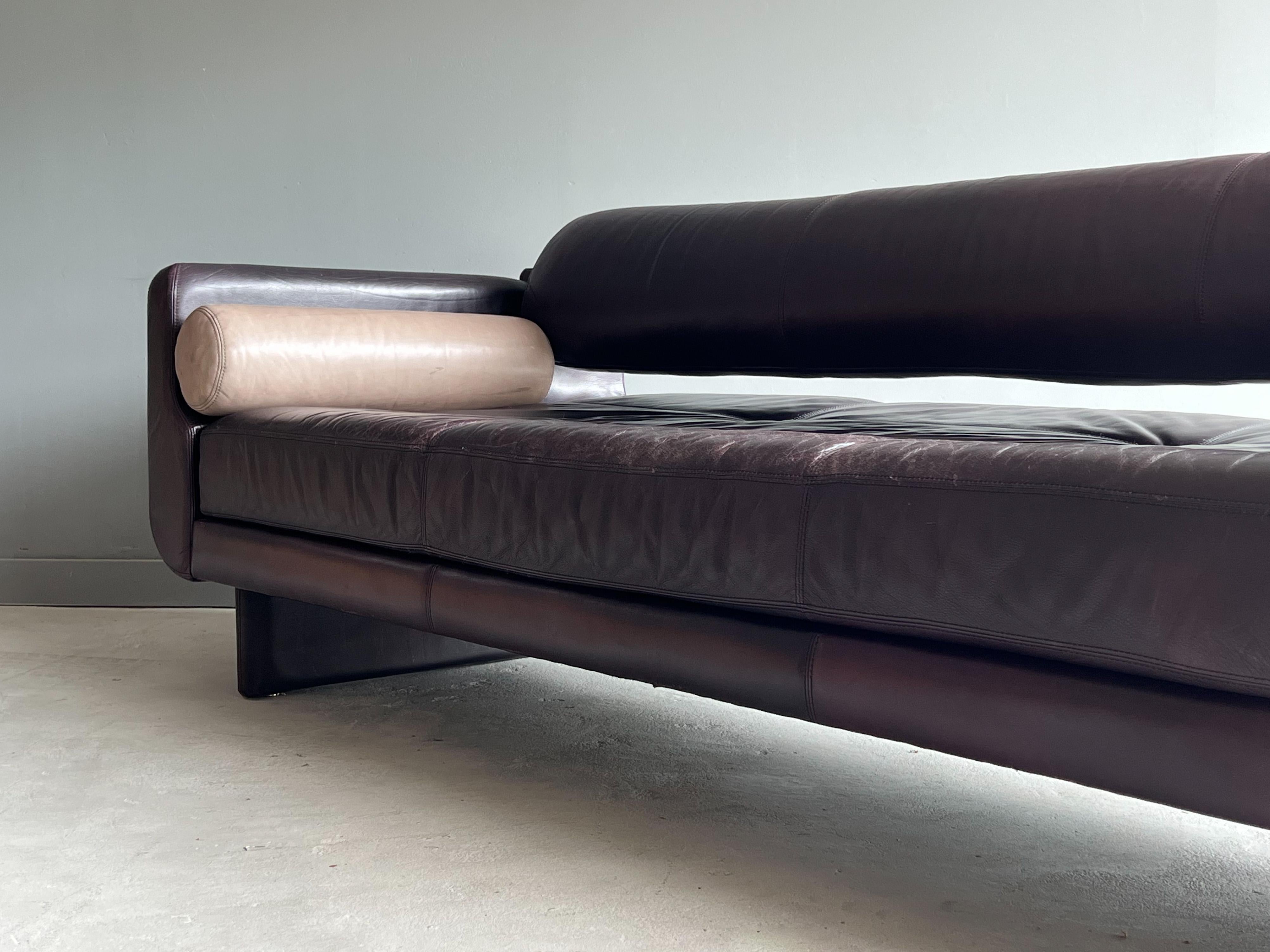 Beautiful “Matinee” Sofa / Daybed by Vladimir Kagan for American Leather 5