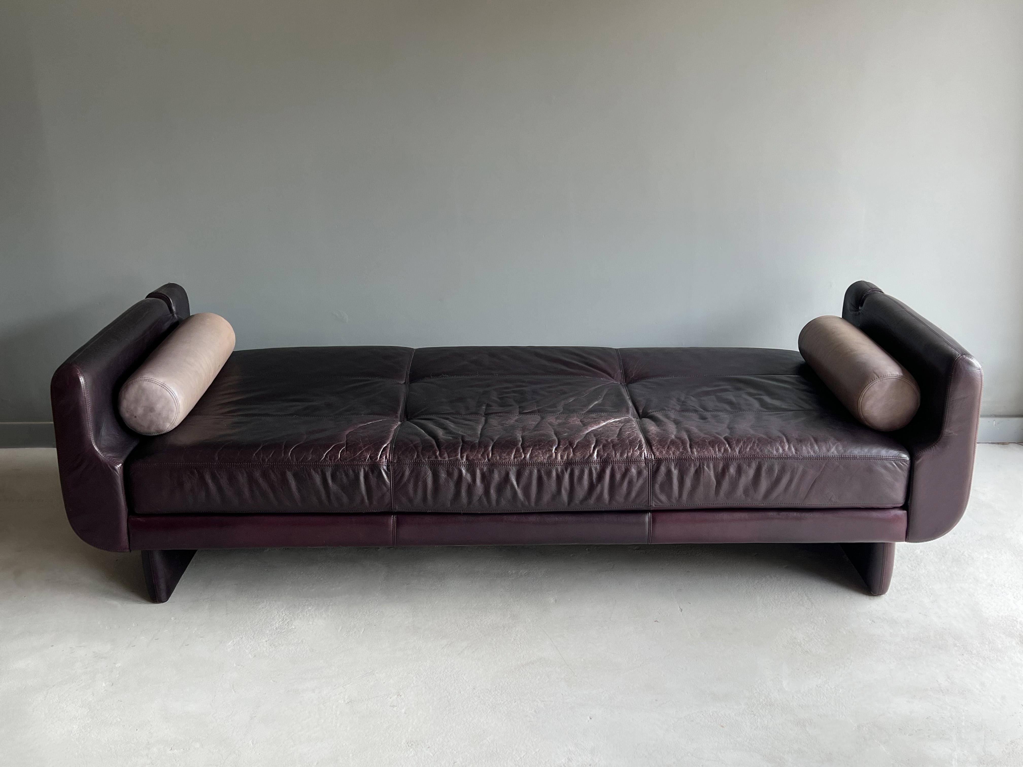 Beautiful “Matinee” Sofa / Daybed by Vladimir Kagan for American Leather 8