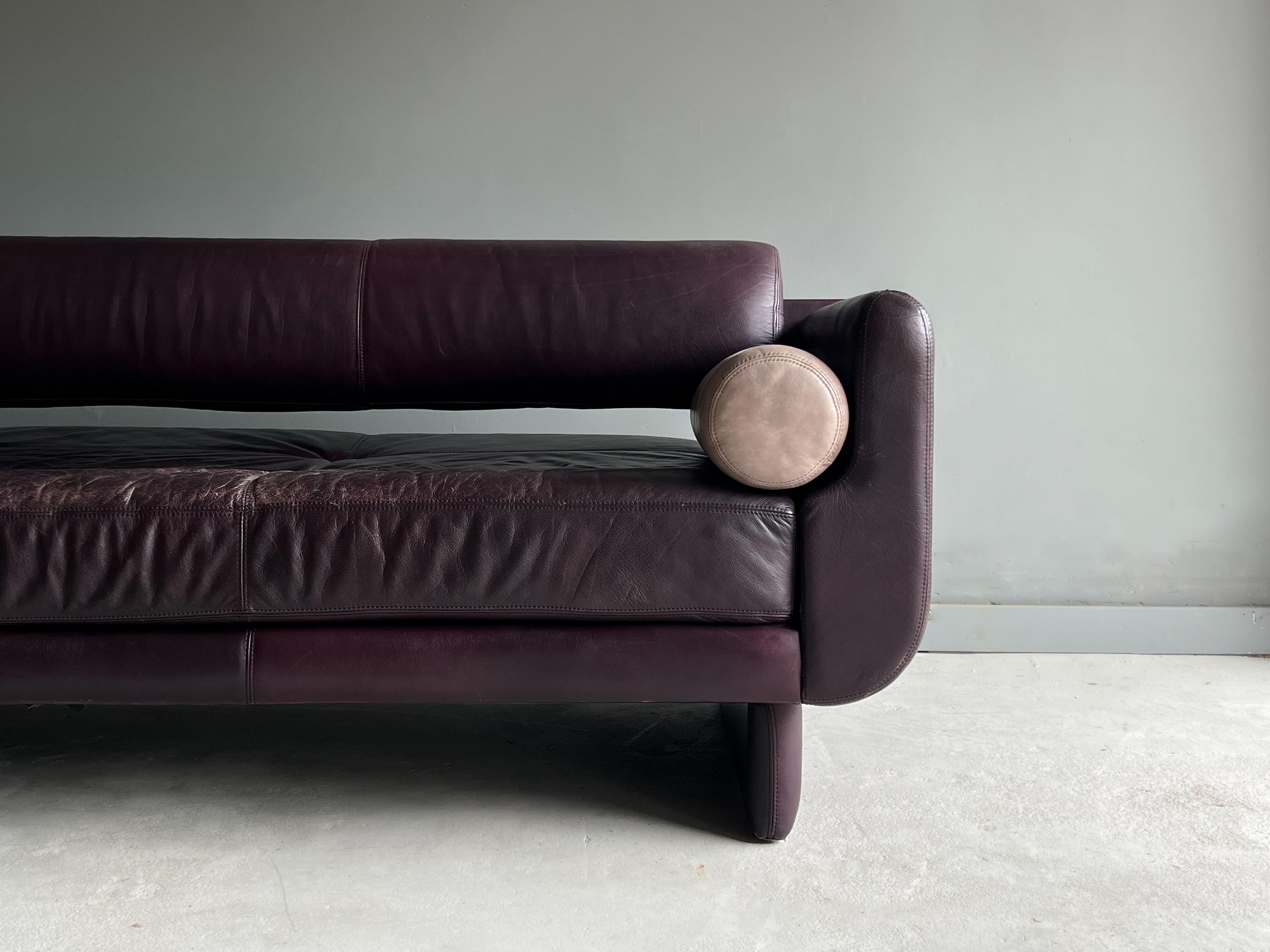 Post-Modern Beautiful “Matinee” Sofa / Daybed by Vladimir Kagan for American Leather