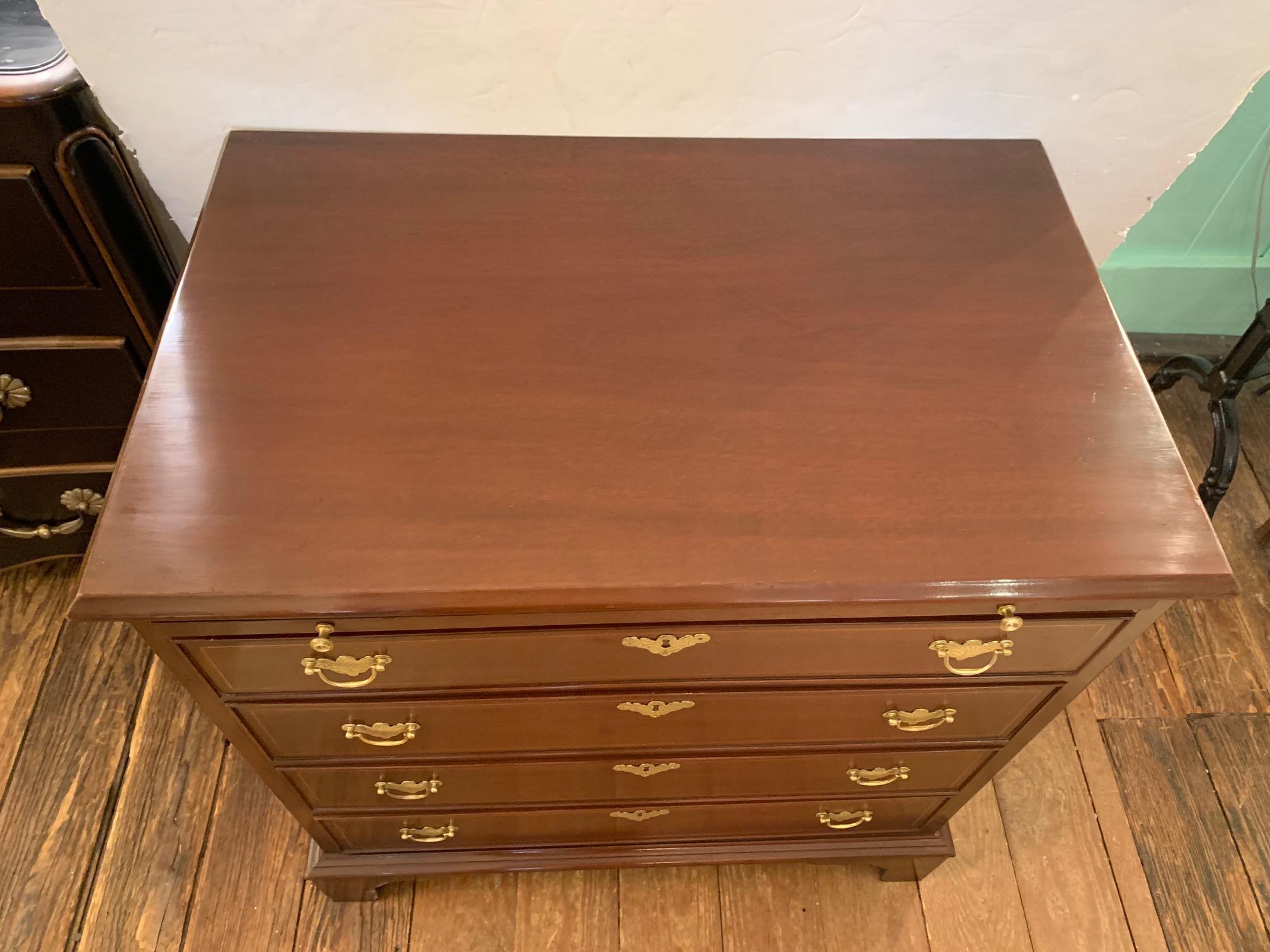 Beautiful Medium Sized Chippendale Style Mahogany Commode Chest of Drawers For Sale 6