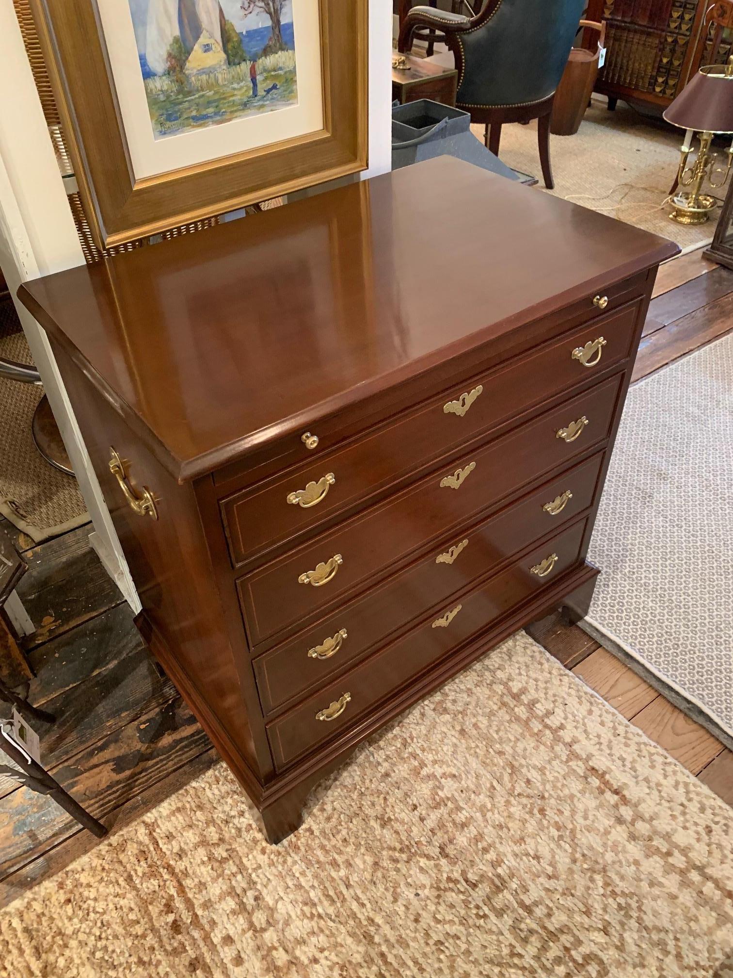 American Beautiful Medium Sized Chippendale Style Mahogany Commode Chest of Drawers For Sale