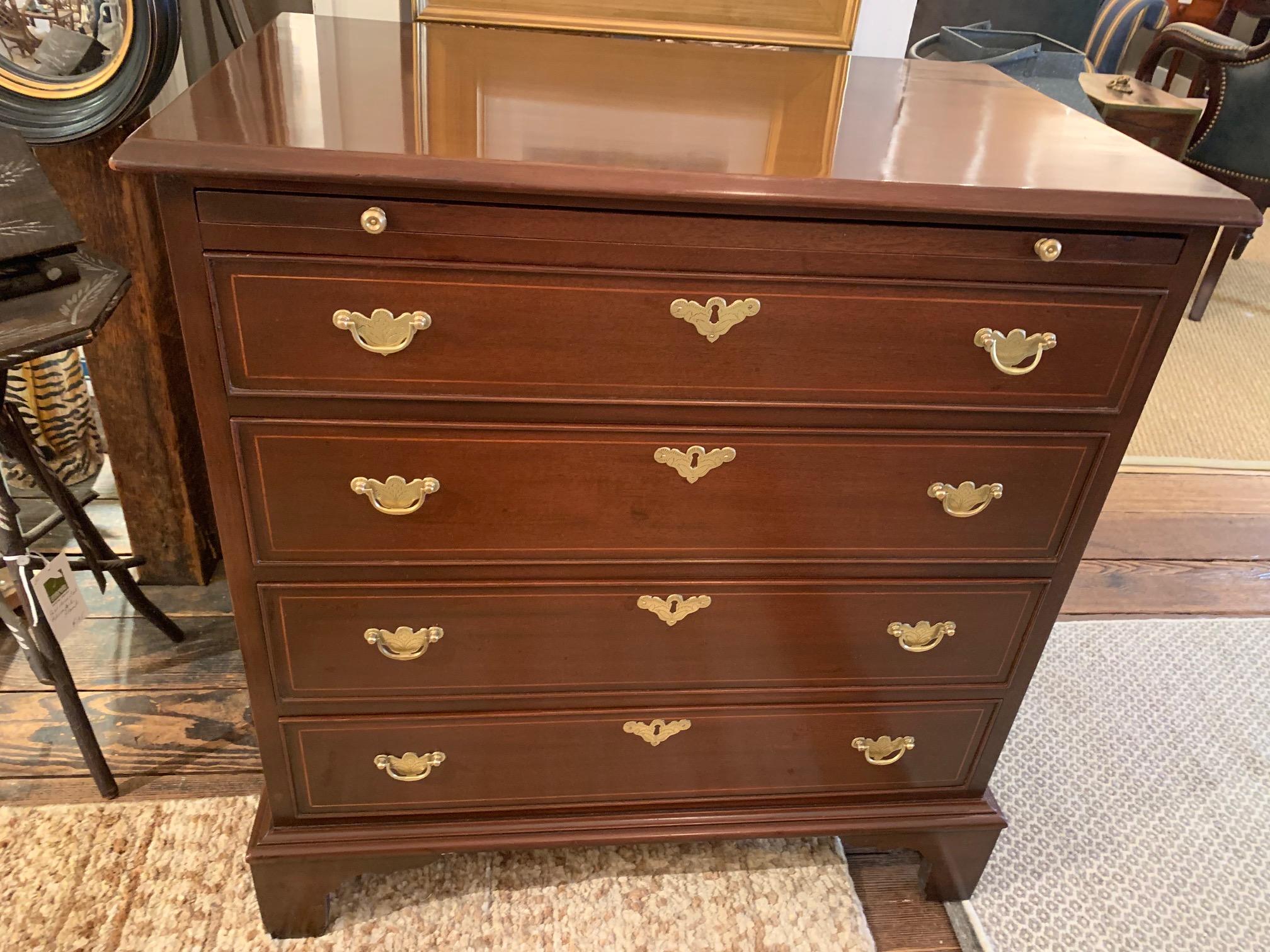 Mid-20th Century Beautiful Medium Sized Chippendale Style Mahogany Commode Chest of Drawers For Sale