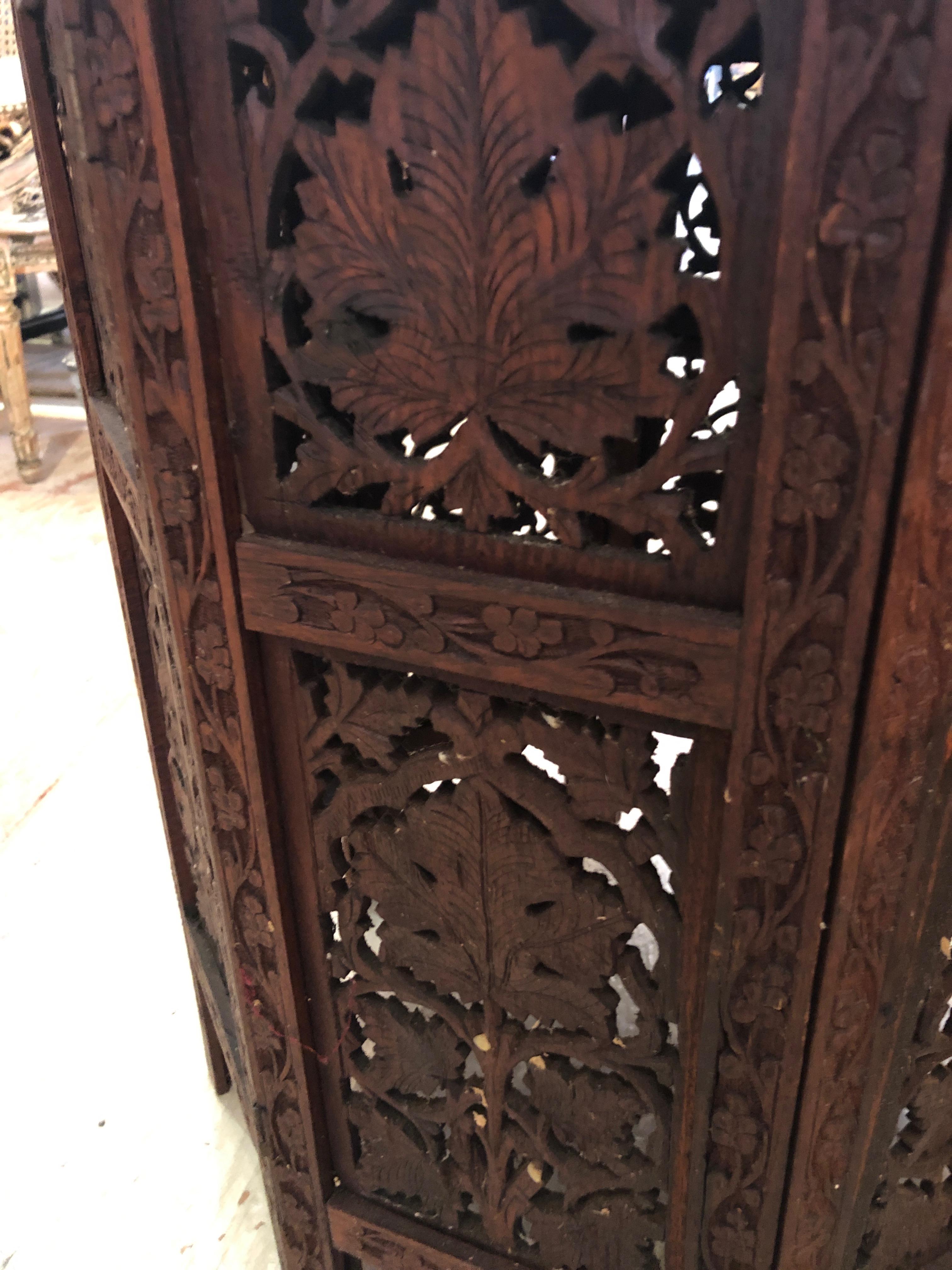 Beautiful Medium Sized Round Moorish Anglo-Indian End Table 4