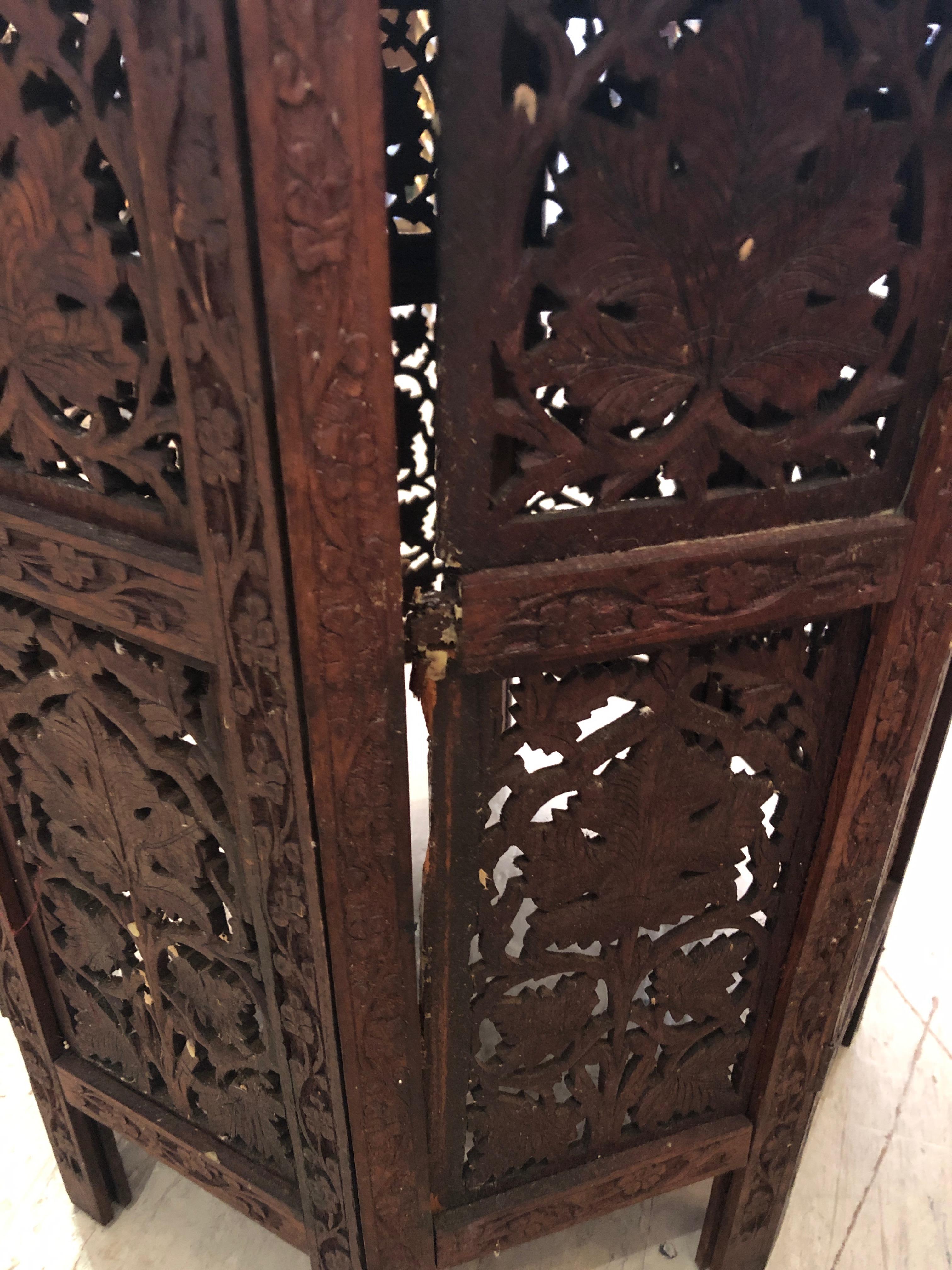 Beautiful Medium Sized Round Moorish Anglo-Indian End Table 2