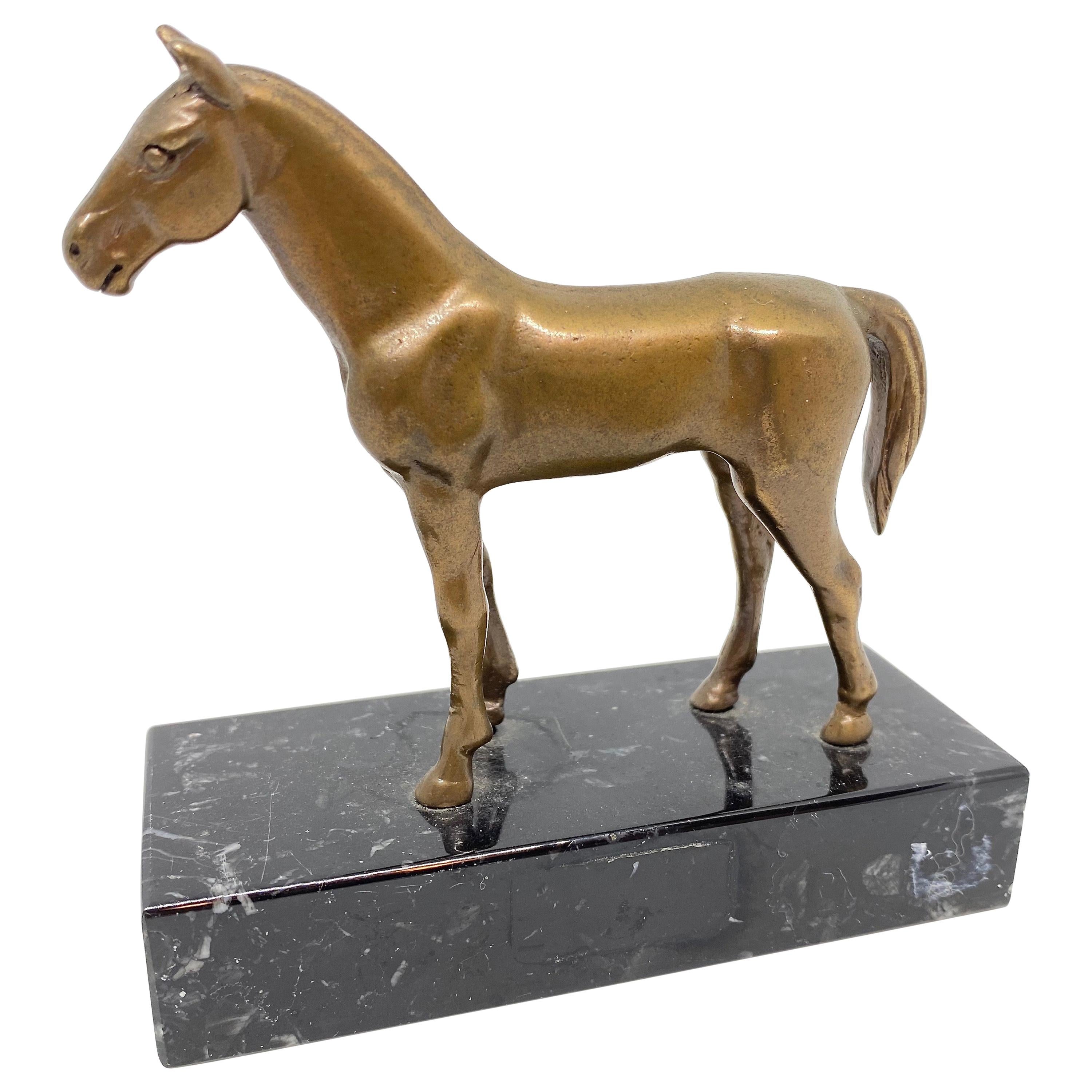 Belle statue de cheval en métal sur base de marbre:: Vintage 1930s:: Allemand