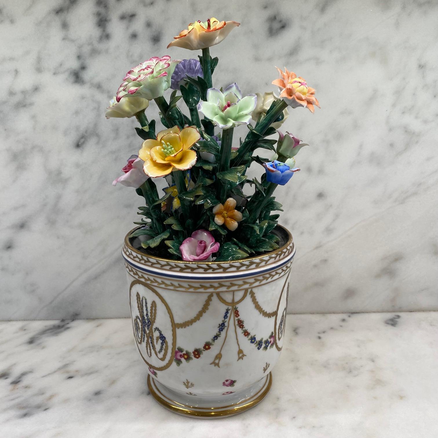 Beautiful Meticulously Detailed French Sevres Porcelain Flower Vase or Cachepot For Sale 8