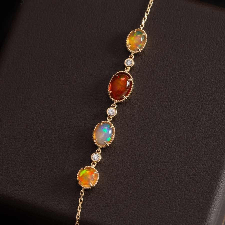Schönes mexikanisches Feueropal-Diamant-Armband aus 18 Karat Gelbgold (Künstler*in)