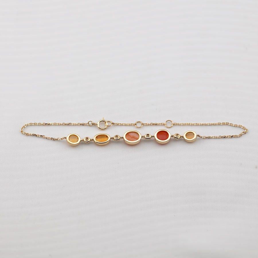Beautiful Mexican Fire Opal Diamond Bracelet in 18K Yellow Gold In New Condition For Sale In Suwanee, GA