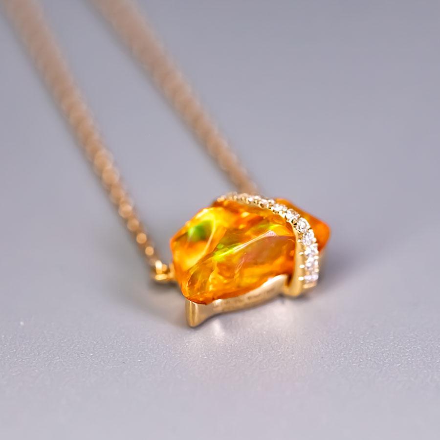 Brilliant Cut Beautiful Mexican Fire Opal Diamond Necklace 18K Yellow Gold For Sale