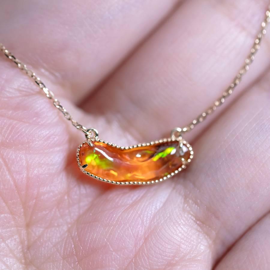 Arts and Crafts Beautiful Mexican Fire Opal Necklace 18K Yellow Gold For Sale