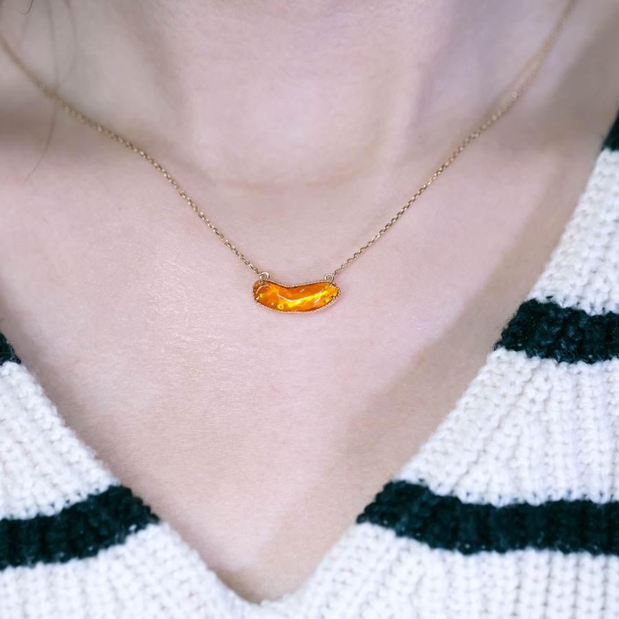 Beautiful Mexican Fire Opal Necklace 18K Yellow Gold In New Condition For Sale In Suwanee, GA