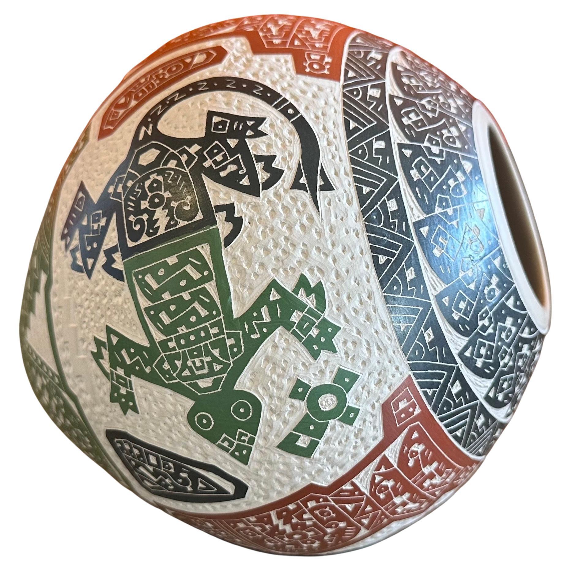 XX secolo Bellissimo vaso di arte popolare messicana Mata Ortiz Pottery di Juan Carlos V. Rodriquez in vendita