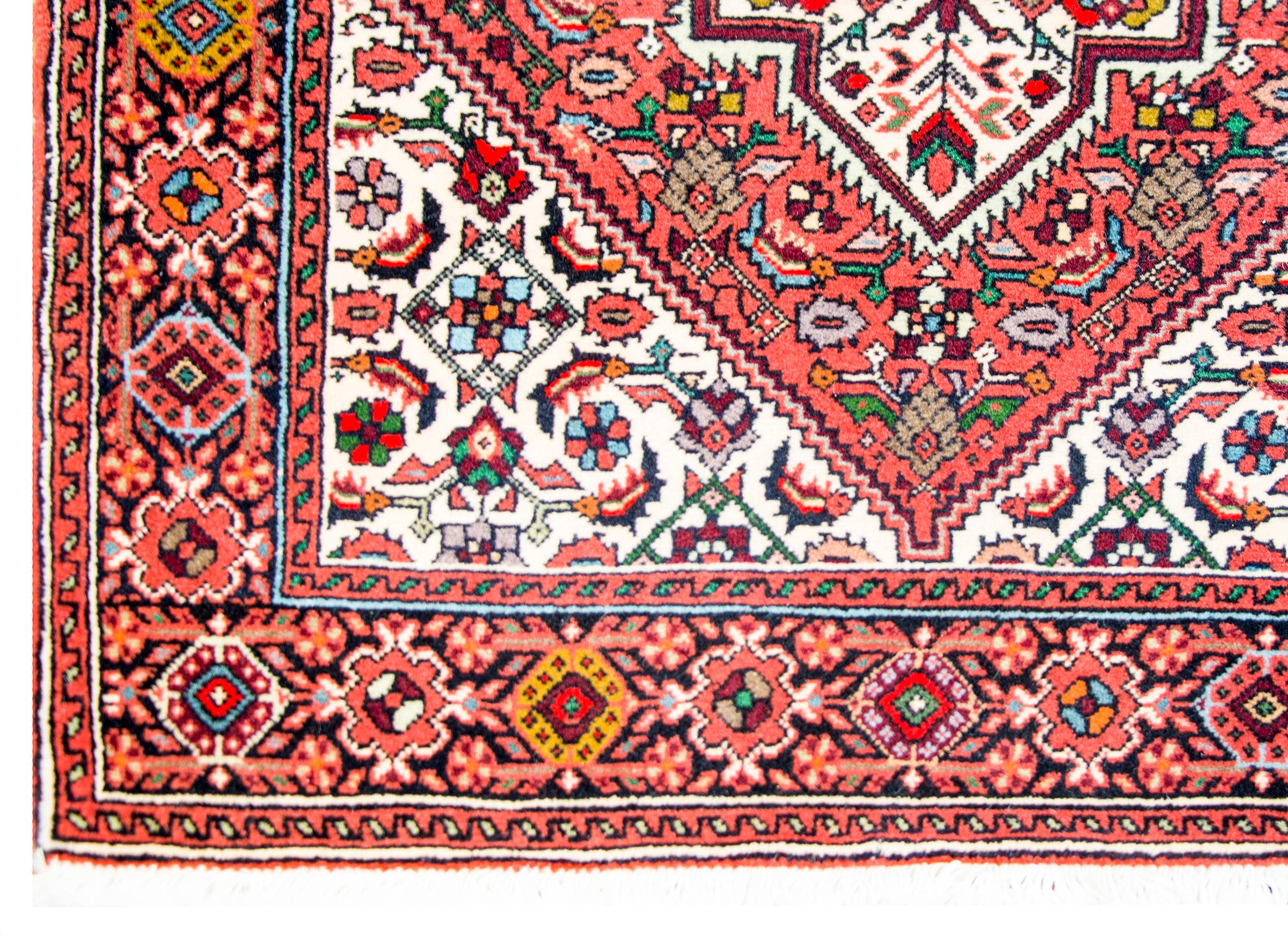 Schöner Bidjar-Teppich aus der Mitte des 20. Jahrhunderts (Pflanzlich gefärbt) im Angebot