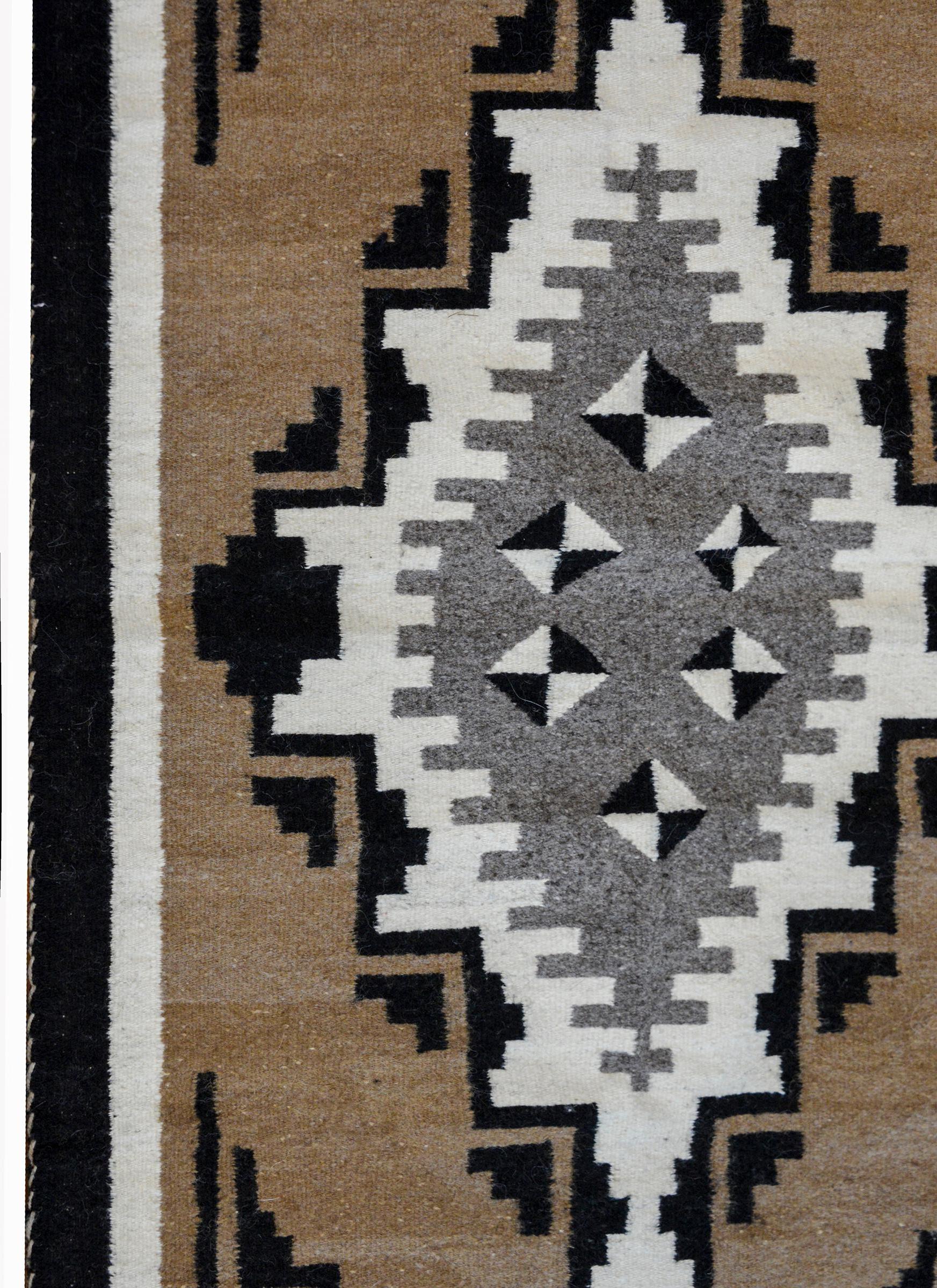 Schöner Navajo-Teppich aus der Mitte des 20 (Pflanzlich gefärbt)