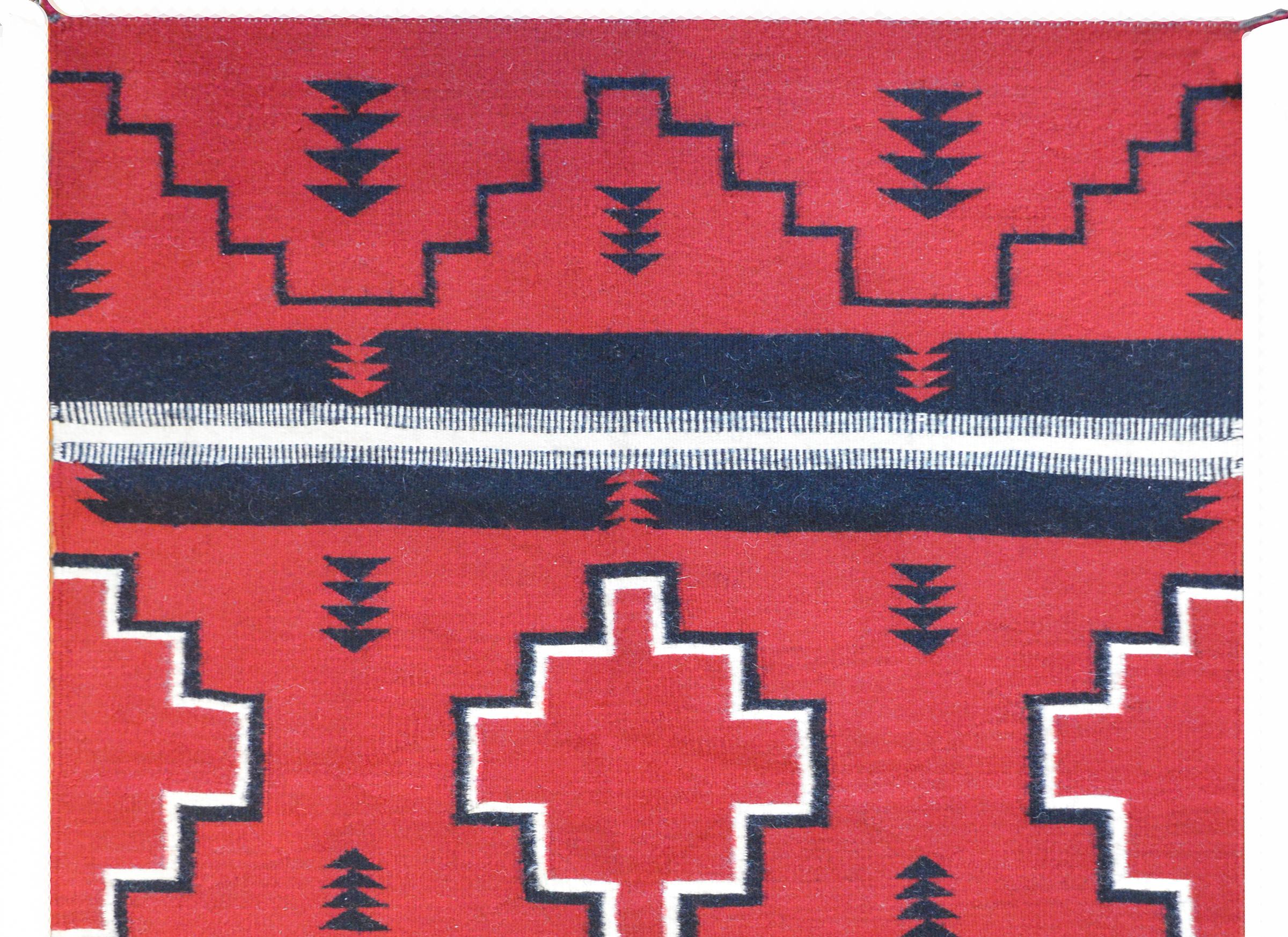 Beautiful Mid-20th Century Navajo Rug In Good Condition In Chicago, IL