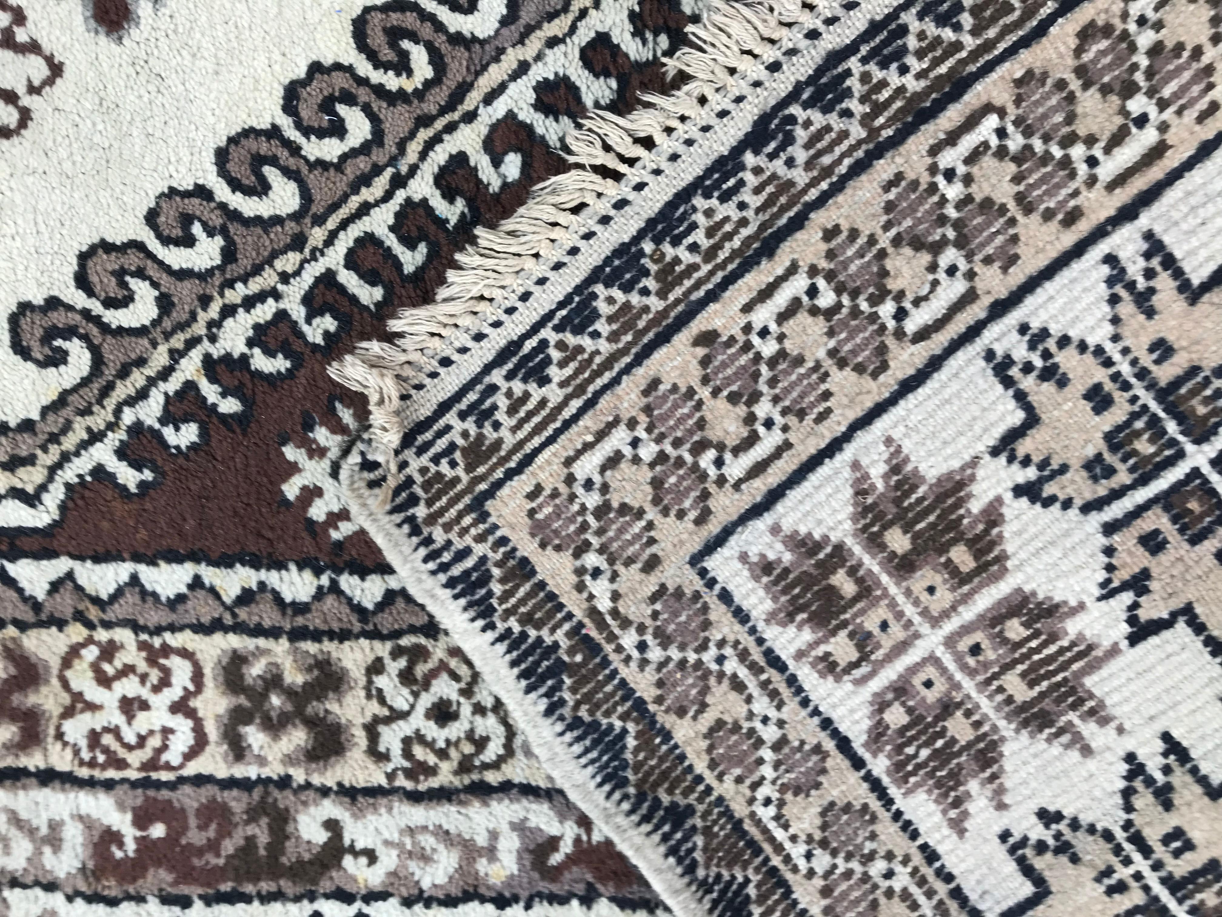 Magnifique tapis marocain tribal du milieu du 20e siècle en vente 5