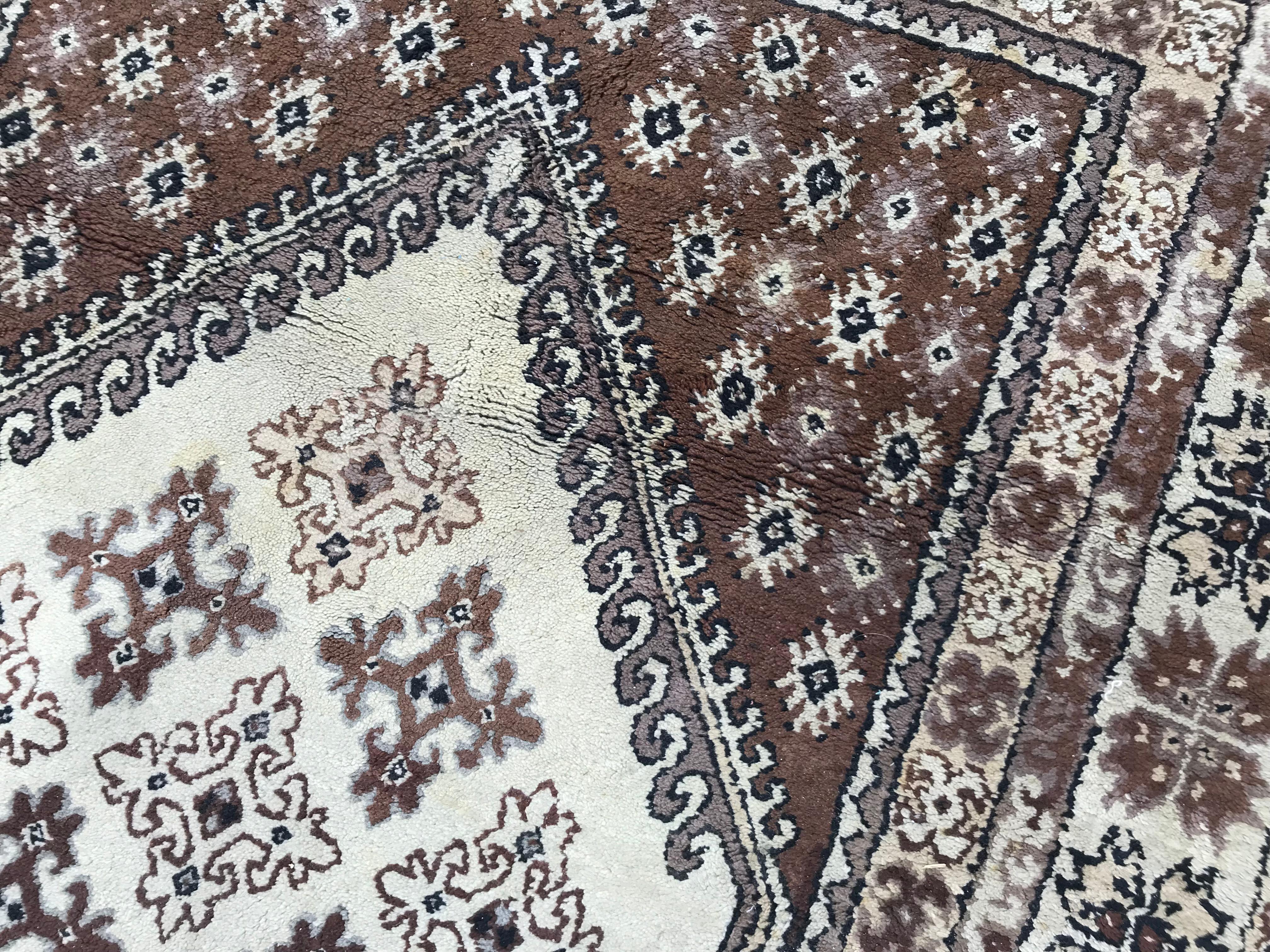 Beautiful Mid-20th Century Tribal Moroccan Rug In Good Condition For Sale In Saint Ouen, FR