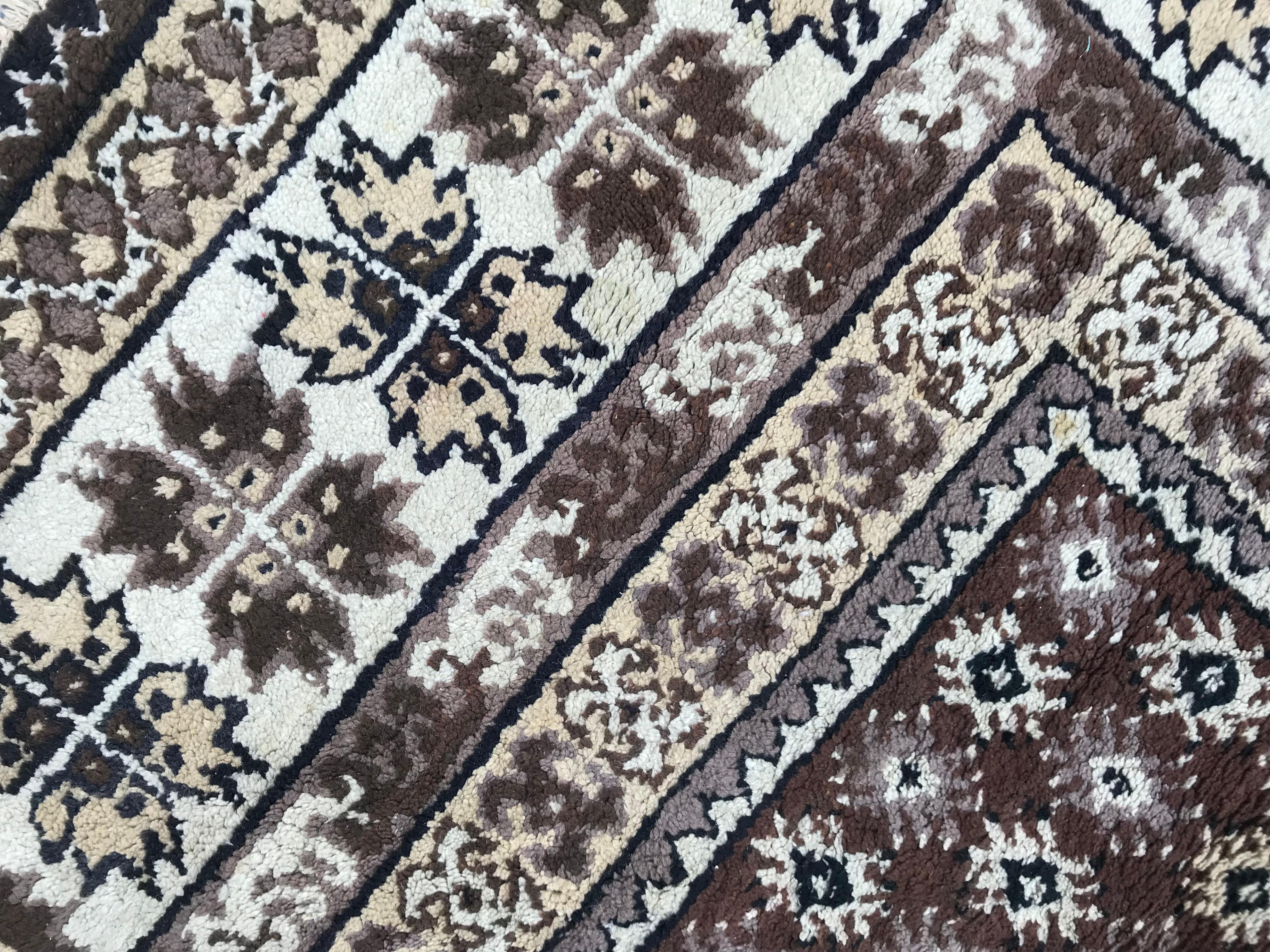 20ième siècle Magnifique tapis marocain tribal du milieu du 20e siècle en vente
