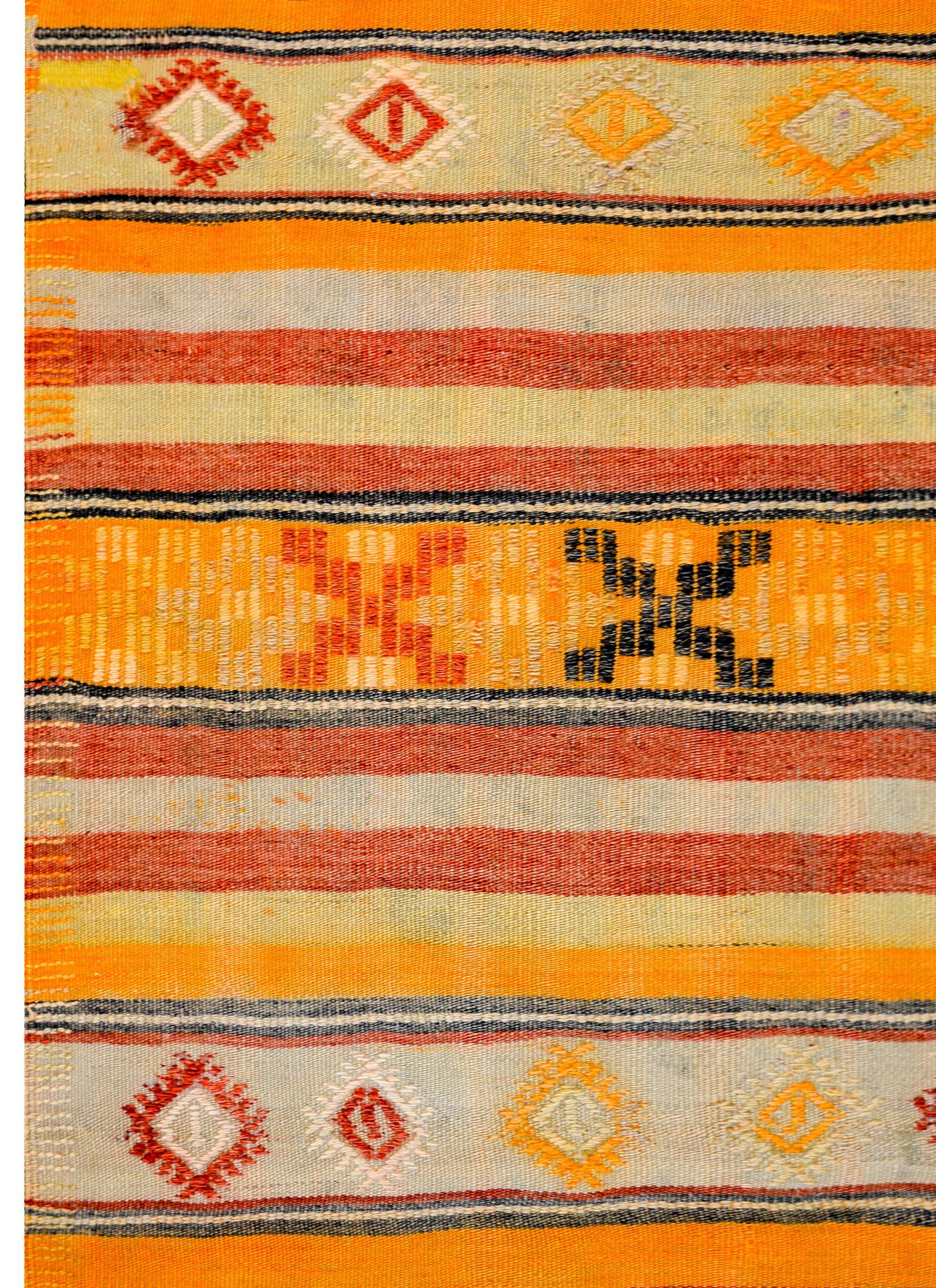 Beautiful Mid-20th Century Turkish Kilim Rug For Sale 2