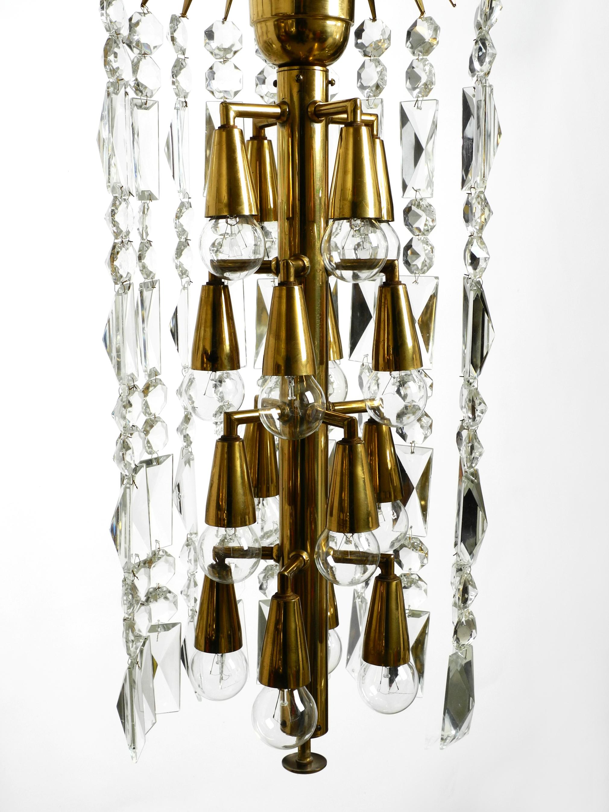 Beautiful Midcentury Brass Crystal Glass Chandelier from Vereinigte Werkstätten For Sale 5