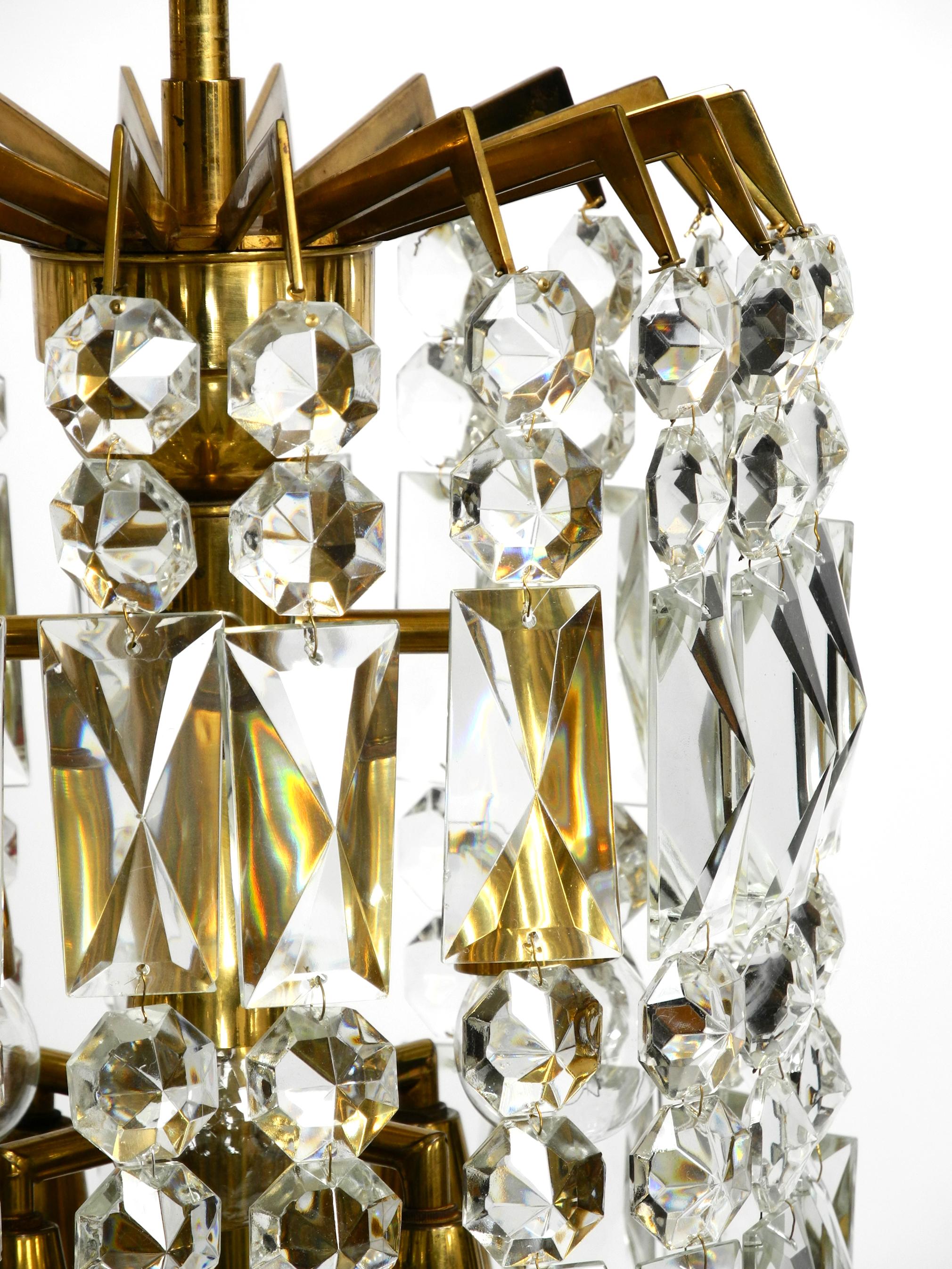 Beautiful Midcentury Brass Crystal Glass Chandelier from Vereinigte Werkstätten For Sale 6