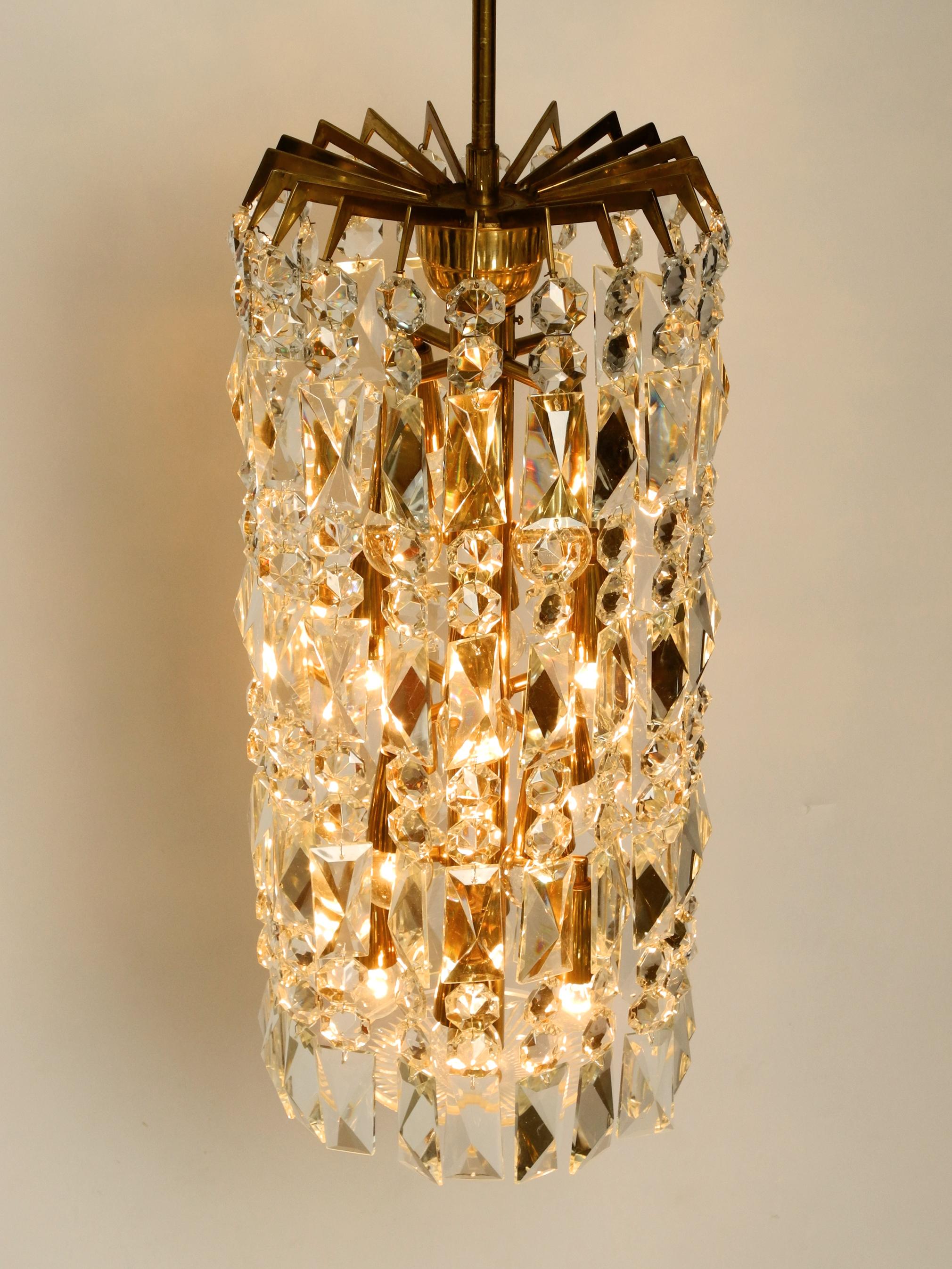 Beautiful Midcentury Brass Crystal Glass Chandelier from Vereinigte Werkstätten For Sale 8