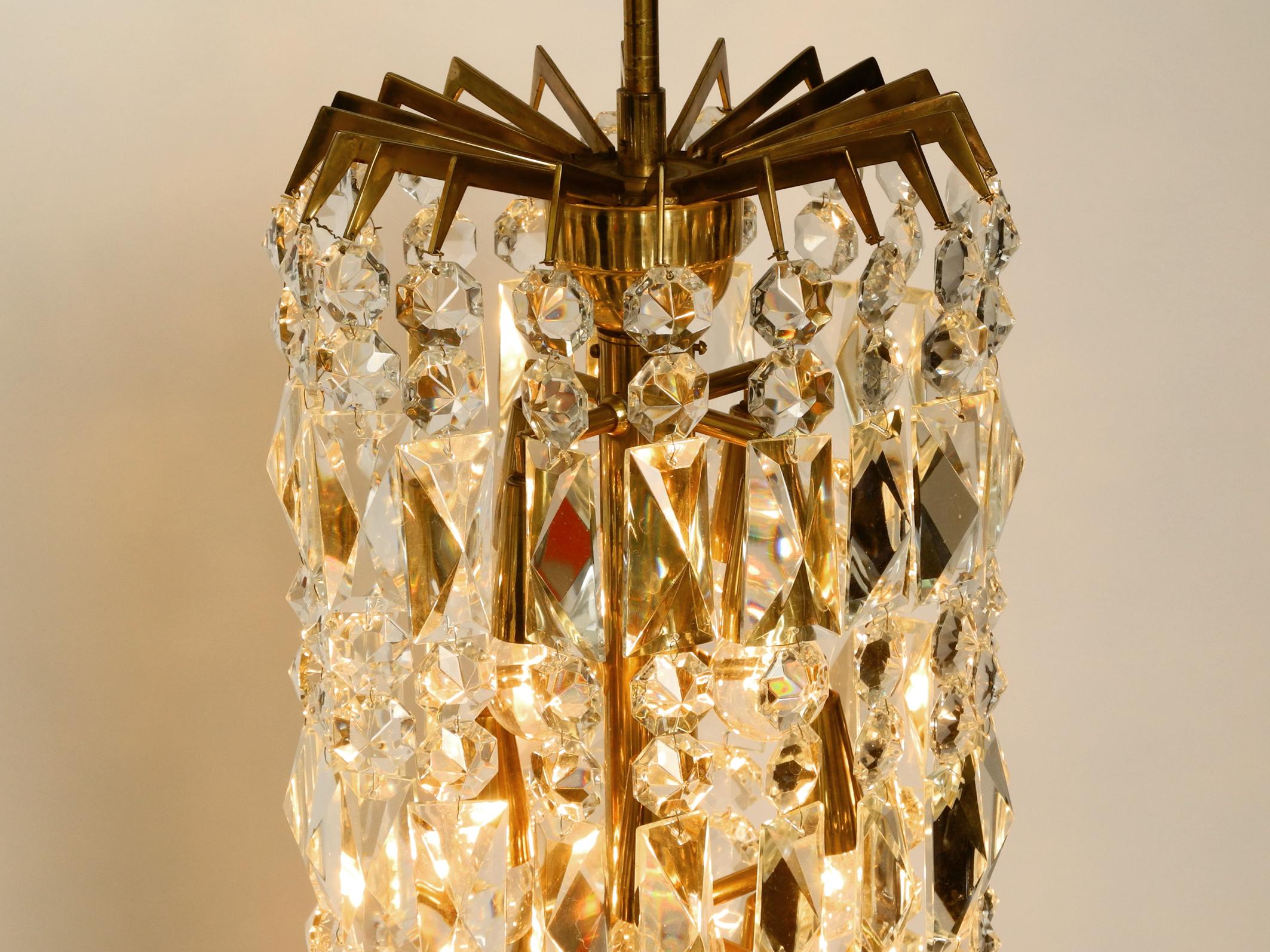 Beautiful Midcentury Brass Crystal Glass Chandelier from Vereinigte Werkstätten For Sale 9