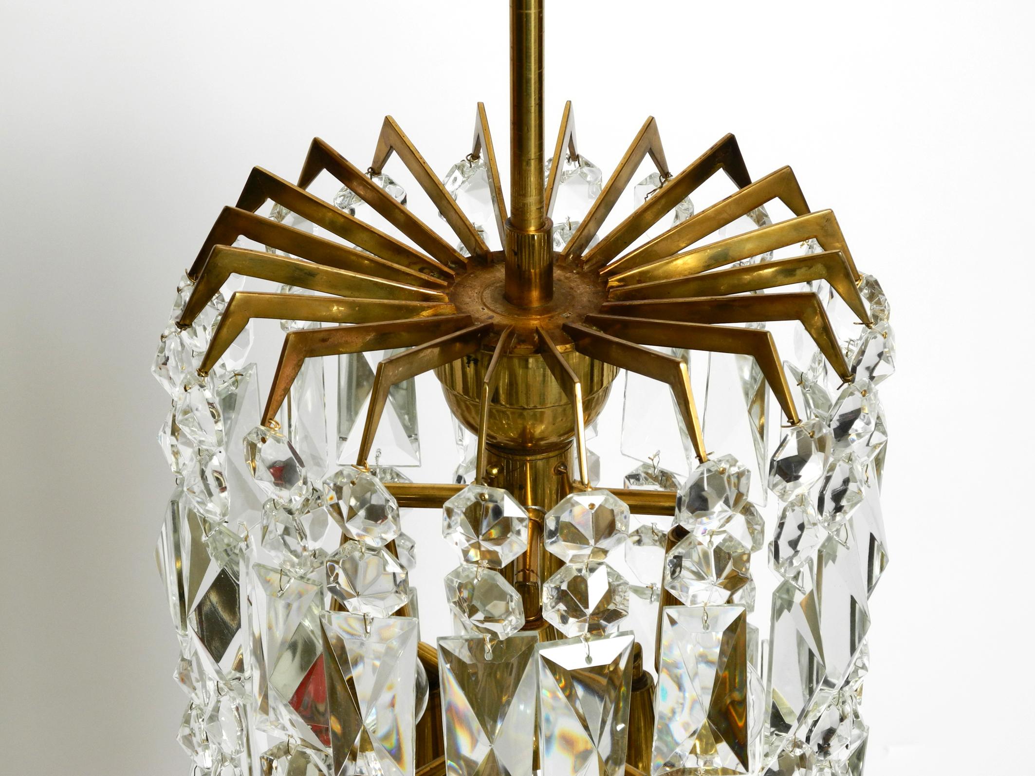 Beautiful Midcentury Brass Crystal Glass Chandelier from Vereinigte Werkstätten For Sale 10