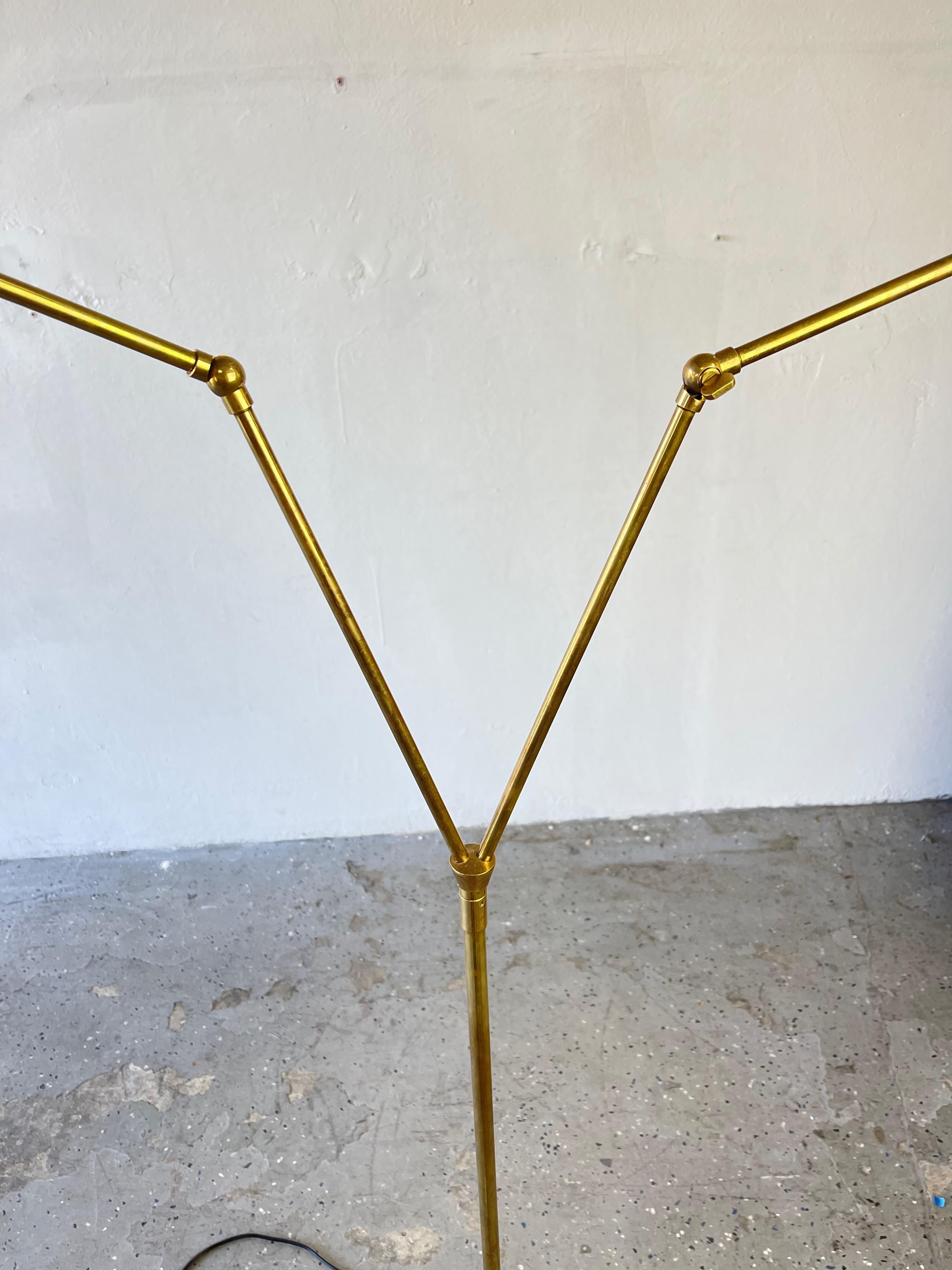 Beautiful Mid Century Brass & Teak Double Articulating Floor Lamp by Laurel In Good Condition In Las Vegas, NV
