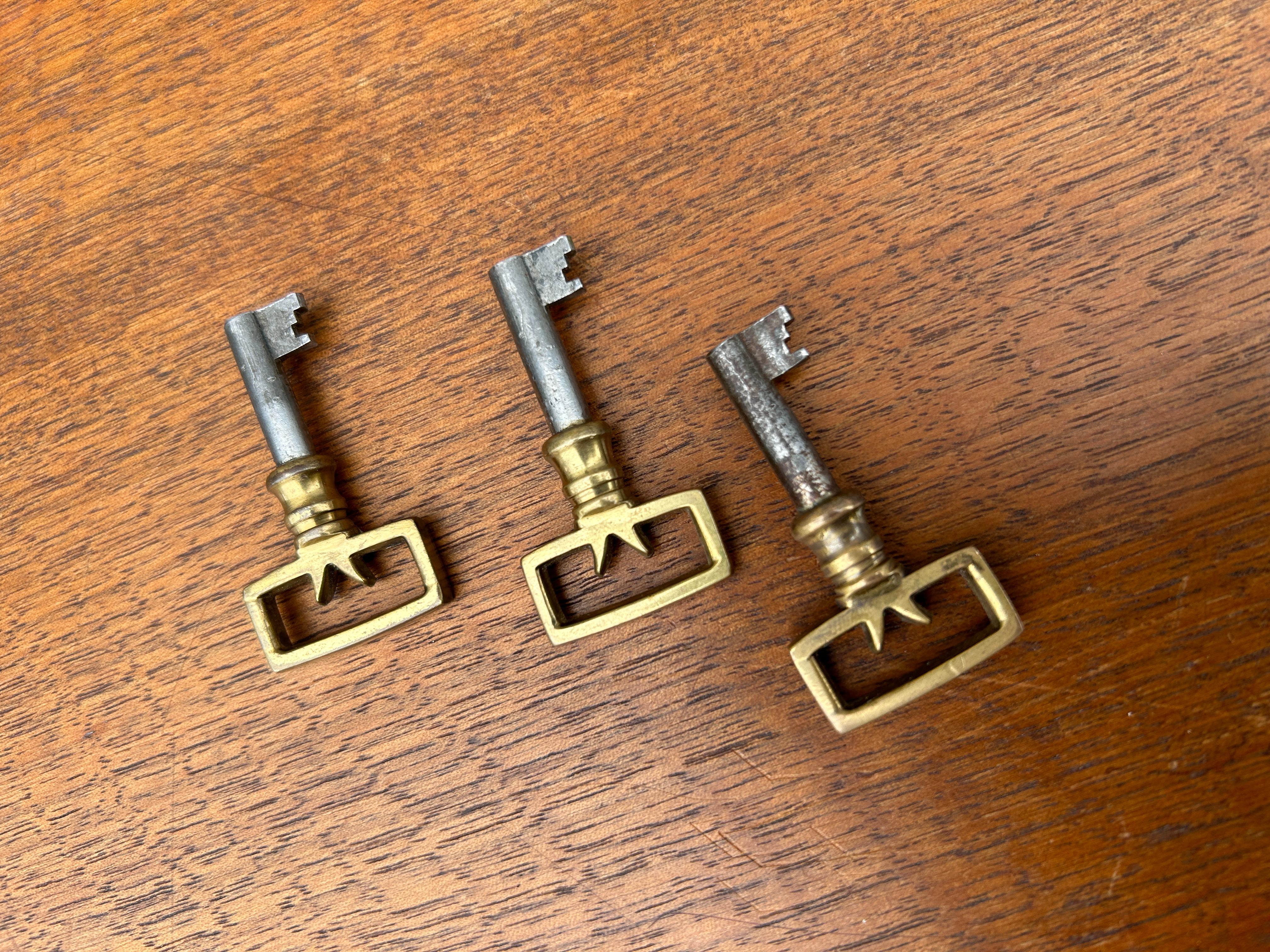Beautiful Mid-Century Swedish Modern 4 Door teak Credenza with 6 Drawers 3 Keys For Sale 2