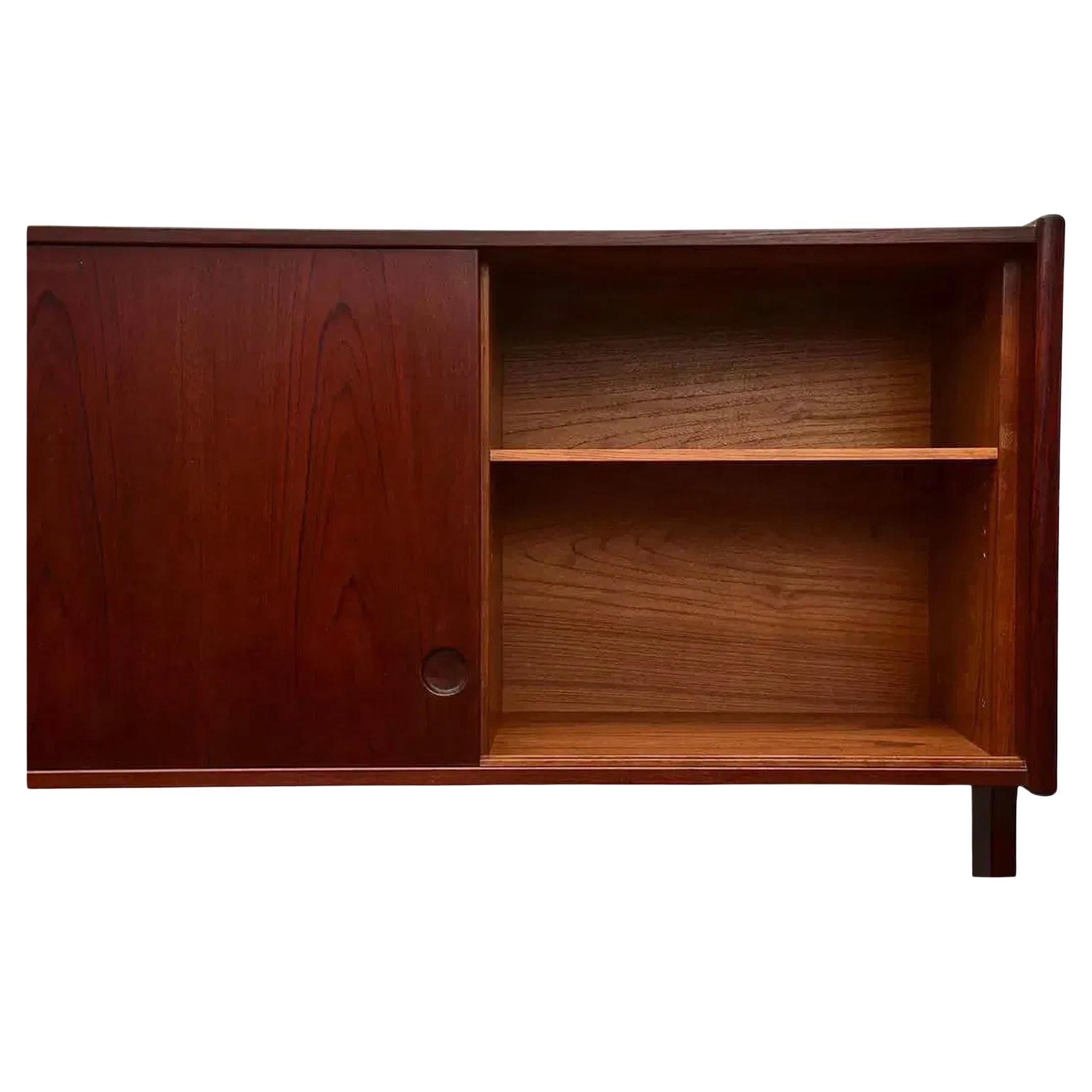 Magnifique crédence moderne danoise du milieu du siècle en teck à 2 niveaux Armoire buffet en vente 3