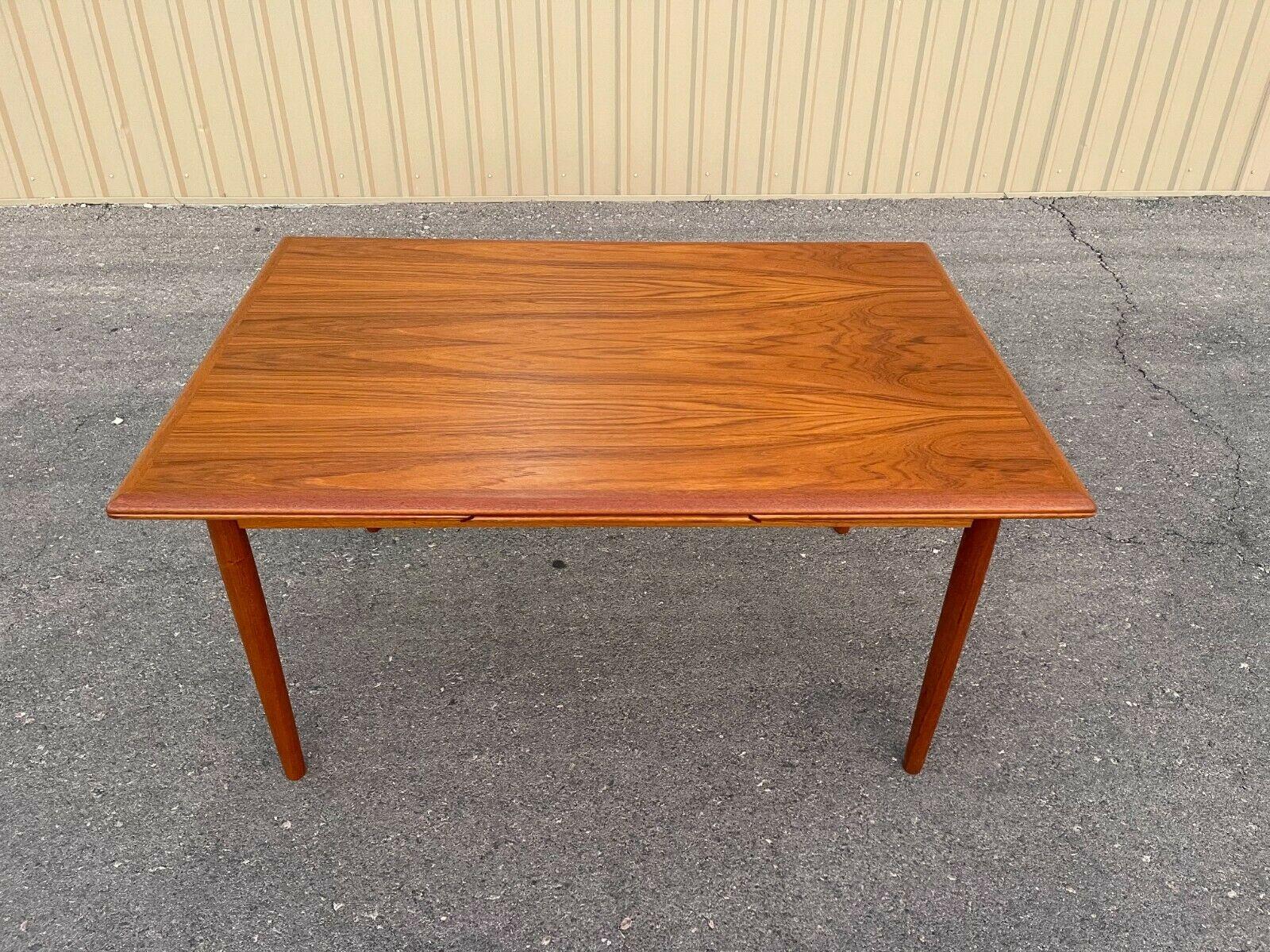Beautiful teak dinning table. This 1960's Mid-Century Danish Modern table where design meets form. The table features two 2 two extension pieces, increasing the seating capacity. The two leaves are hidden under the tabletop.

Measures: 35'' deep