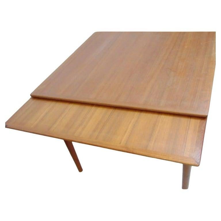 Mid-Century Modern Magnifique table de salle à manger en teck d'extension danoise moderne du milieu du siècle Hornslet en vente