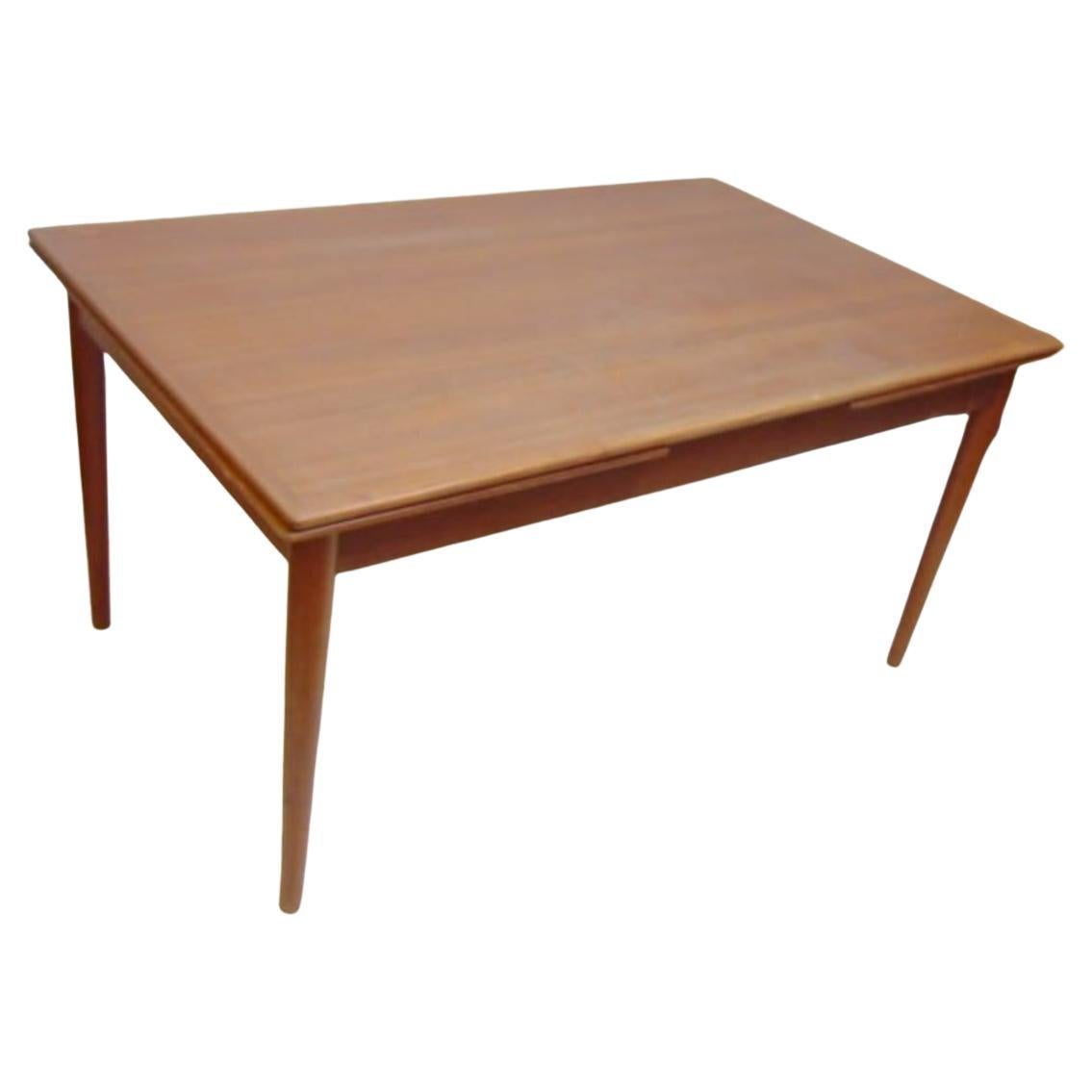 Danois Magnifique table de salle à manger en teck d'extension danoise moderne du milieu du siècle Hornslet