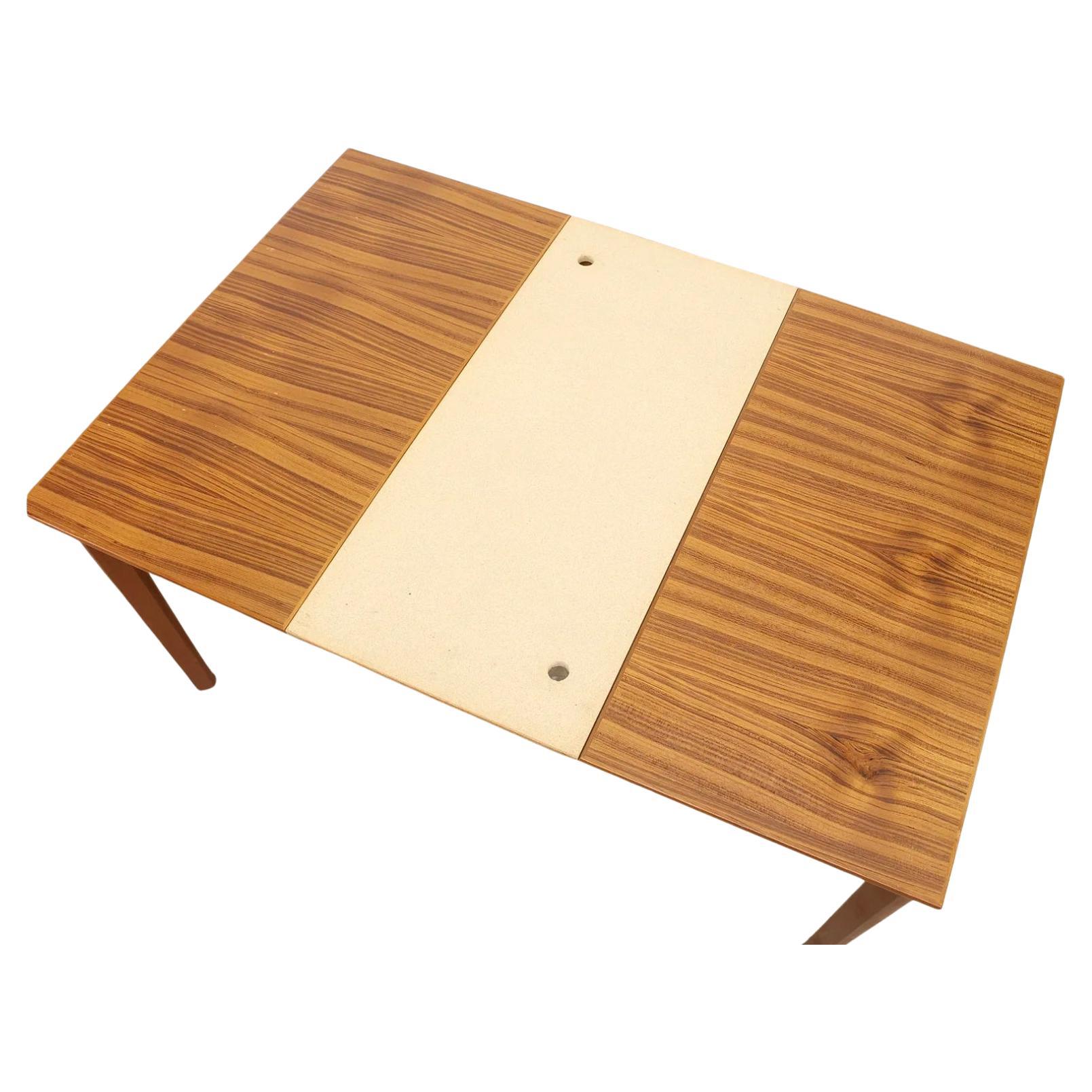 Schöne Mid Jahrhundert Dänisch Modern Teak kleine Rechteck Erweiterung Esstisch (Mitte des 20. Jahrhunderts) im Angebot
