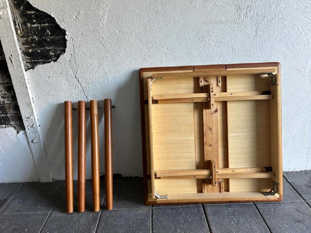 Magnifique table à manger d'extension carrée en teck, de style danois moderne du milieu du siècle dernier en vente 3