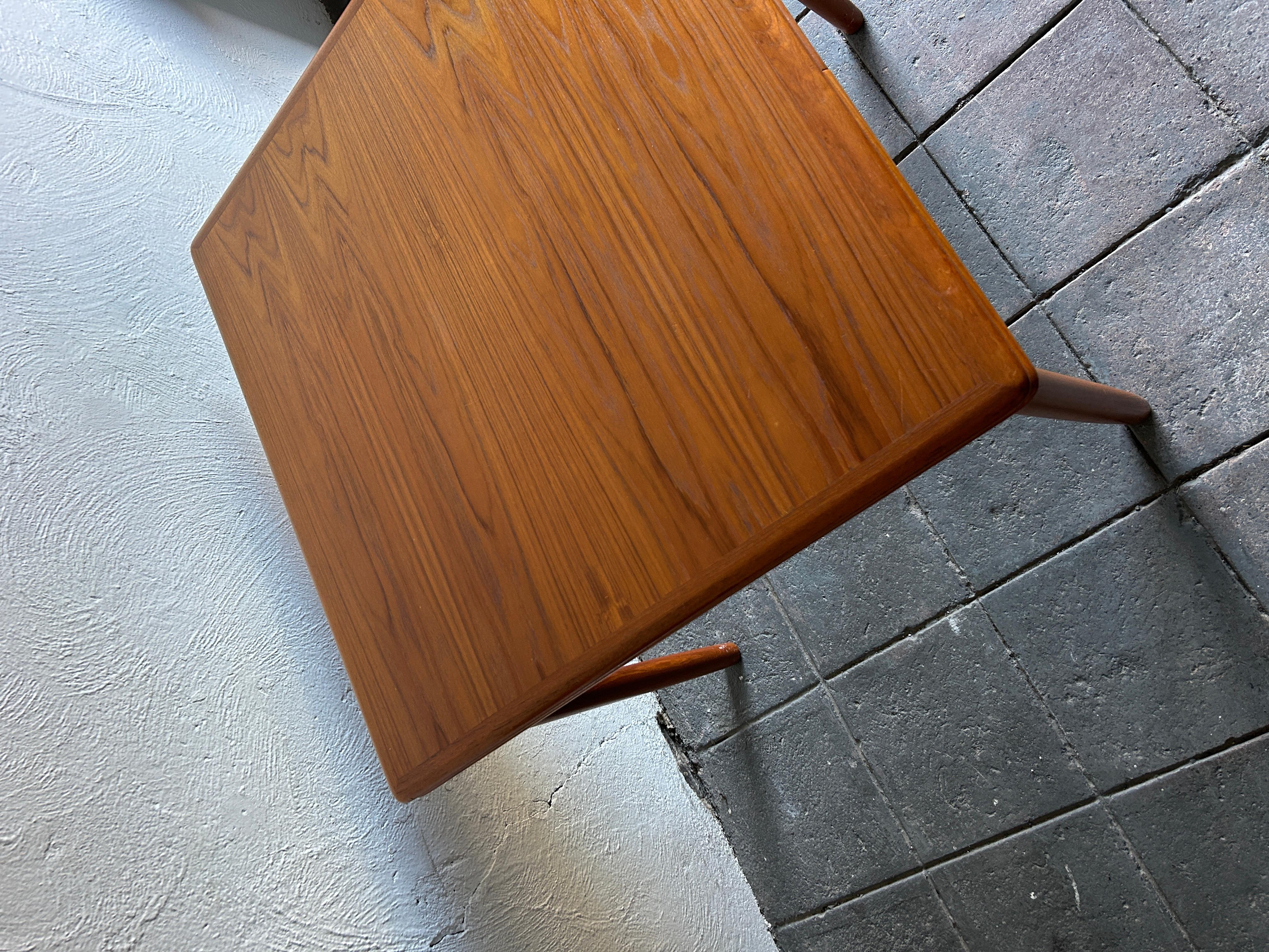 Beautiful Mid century Danish Modern teak small square extension dining table In Good Condition For Sale In BROOKLYN, NY