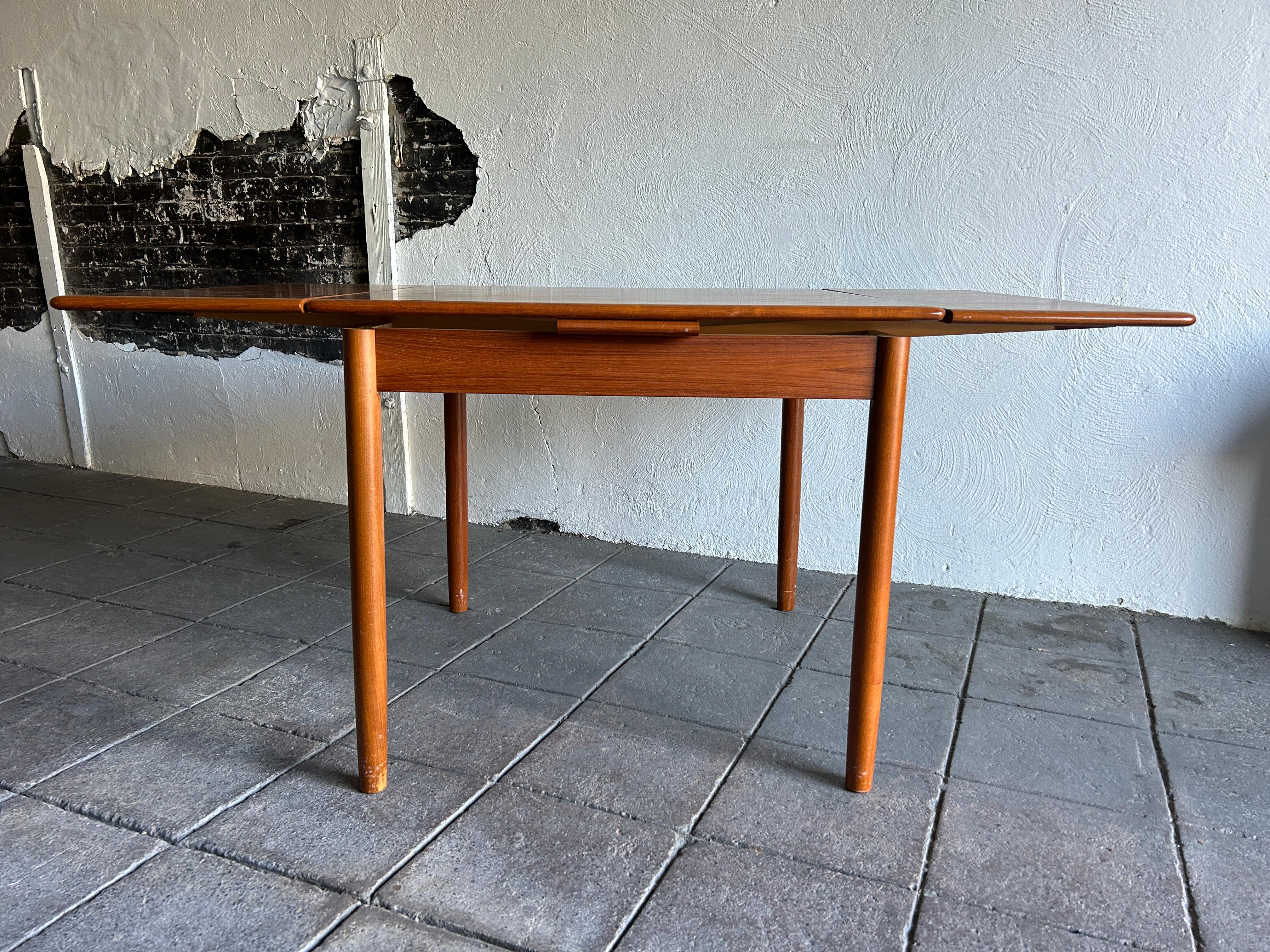 Beautiful Mid century Danish Modern teak small square extension dining table For Sale 1