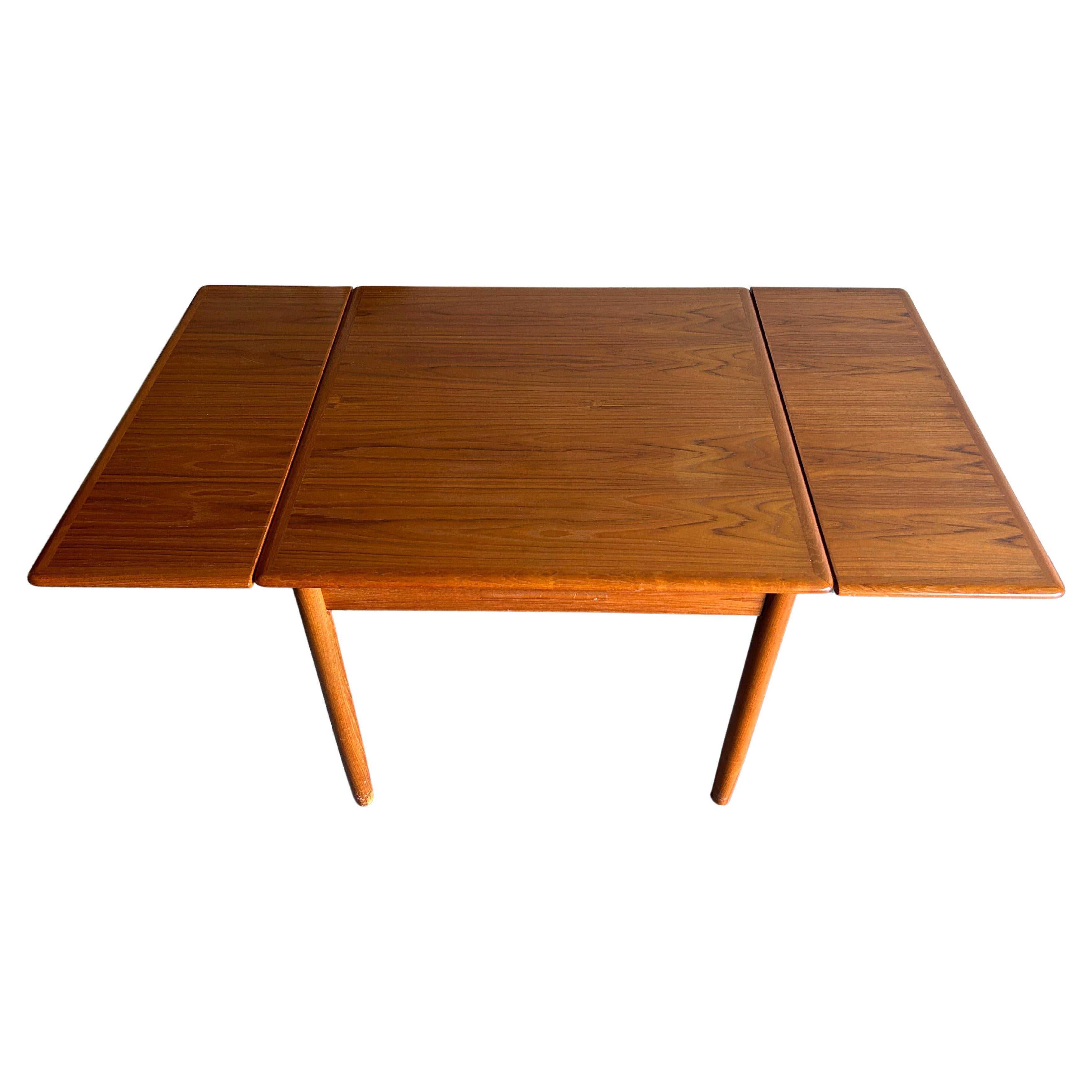 Beautiful Mid century Danish Modern teak small square extension dining table For Sale