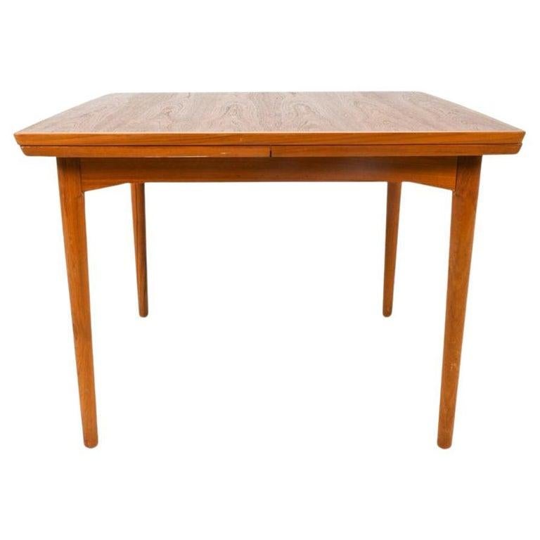 Mid-Century Modern Magnifique table de salle à manger carrée en teck Danish Modern du milieu du siècle dernier Cado en vente