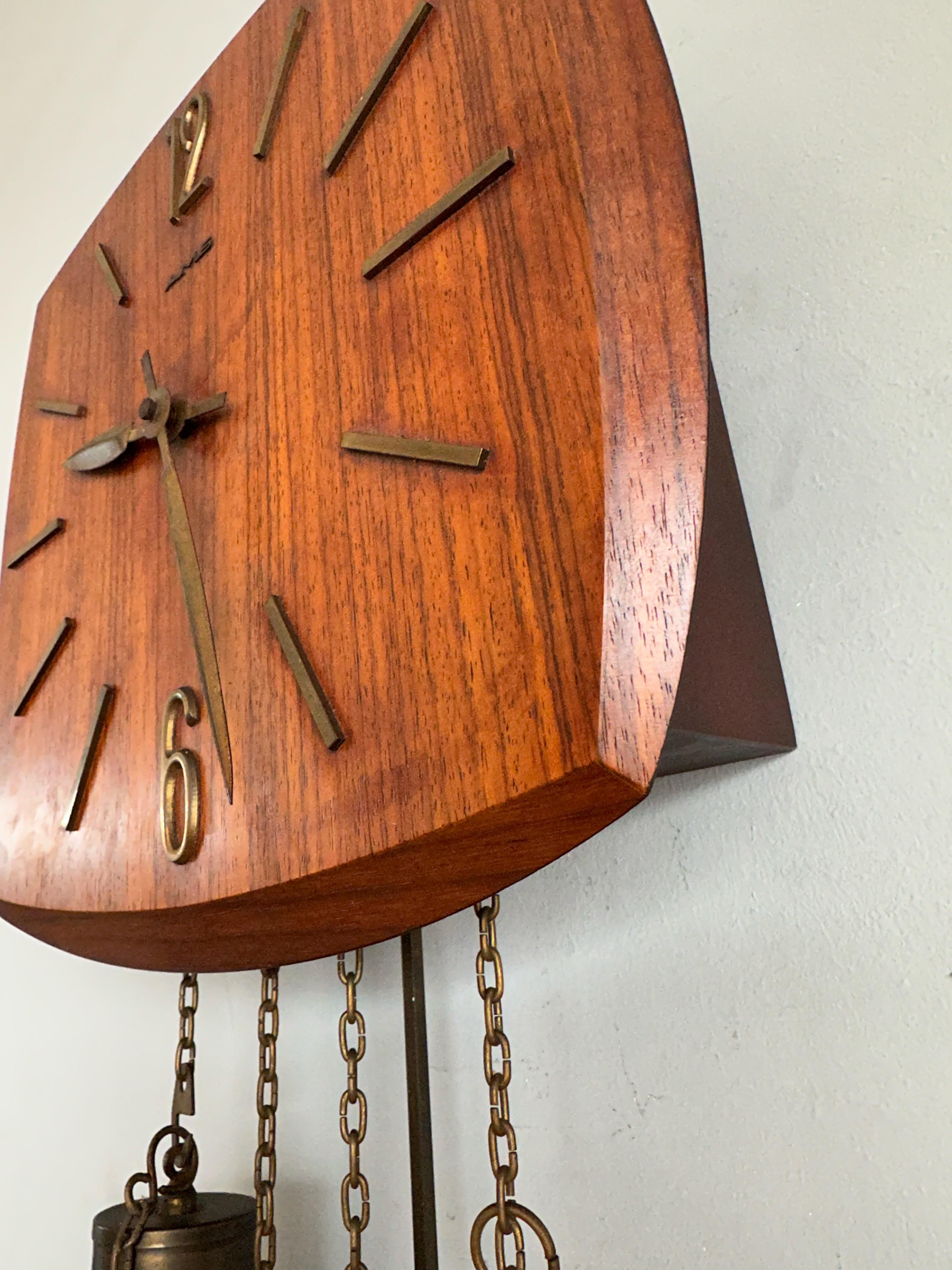 Beautiful Midcentury Danish Teak Wood Pendulum Wall Clock, Great Condition 1960s In Good Condition For Sale In Lisse, NL