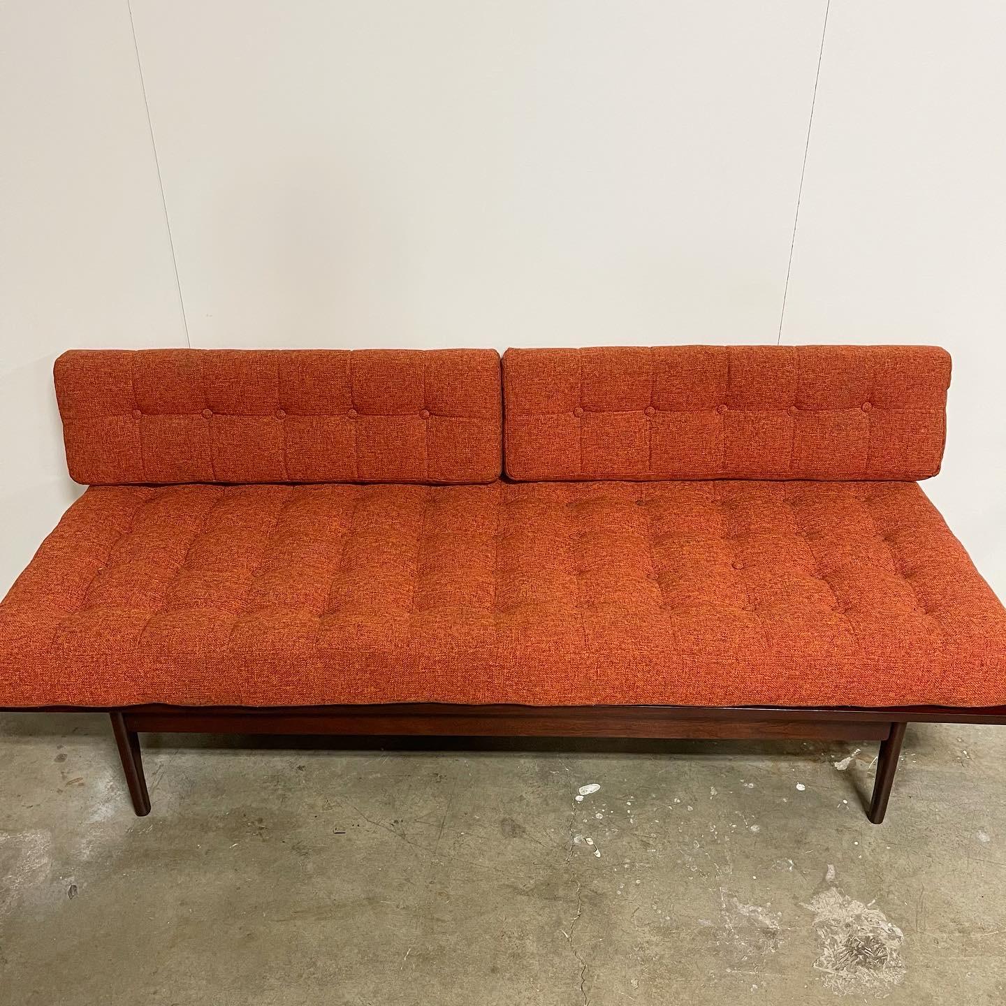 Beautiful Mid Century Daybed 1