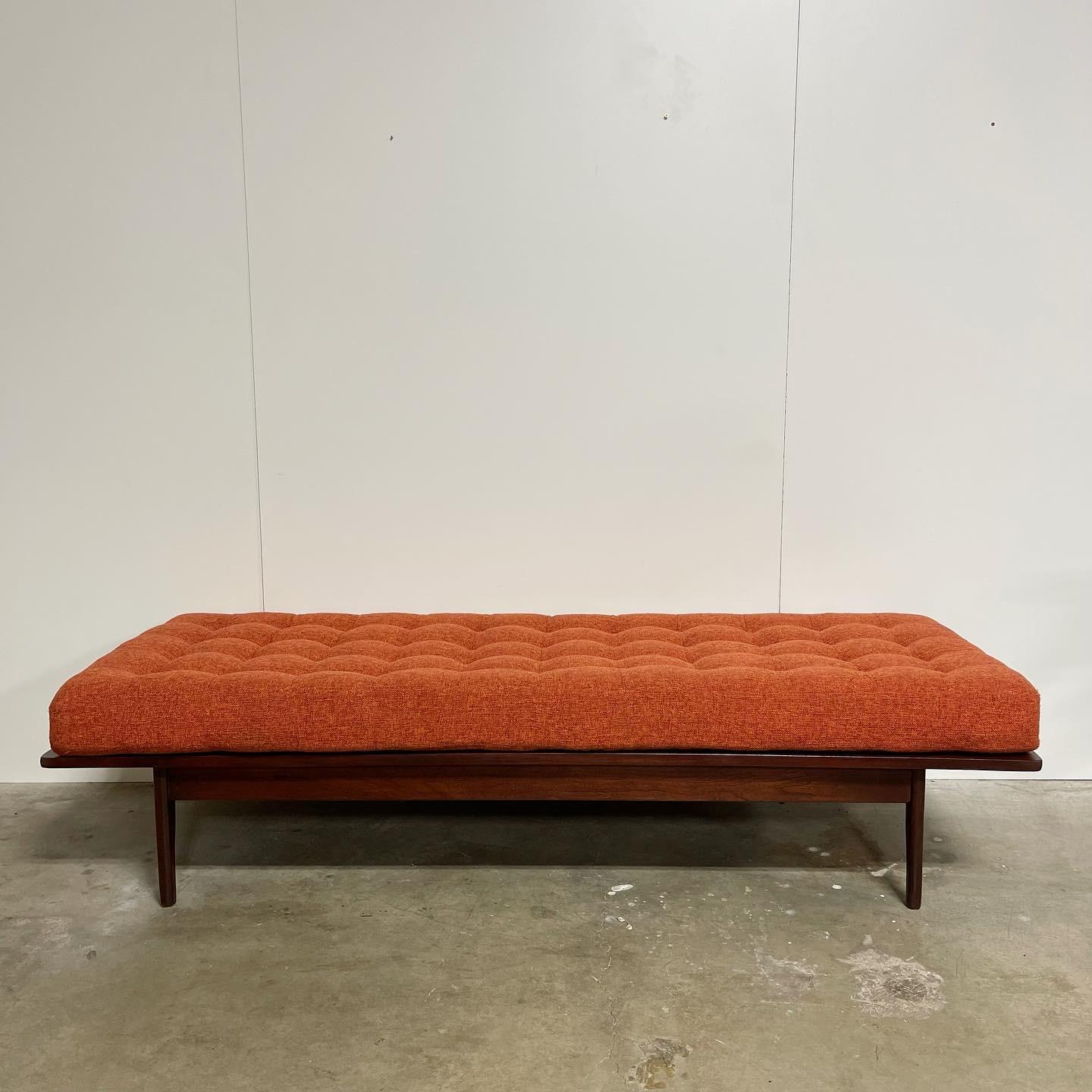 Beautiful Mid Century Daybed 3