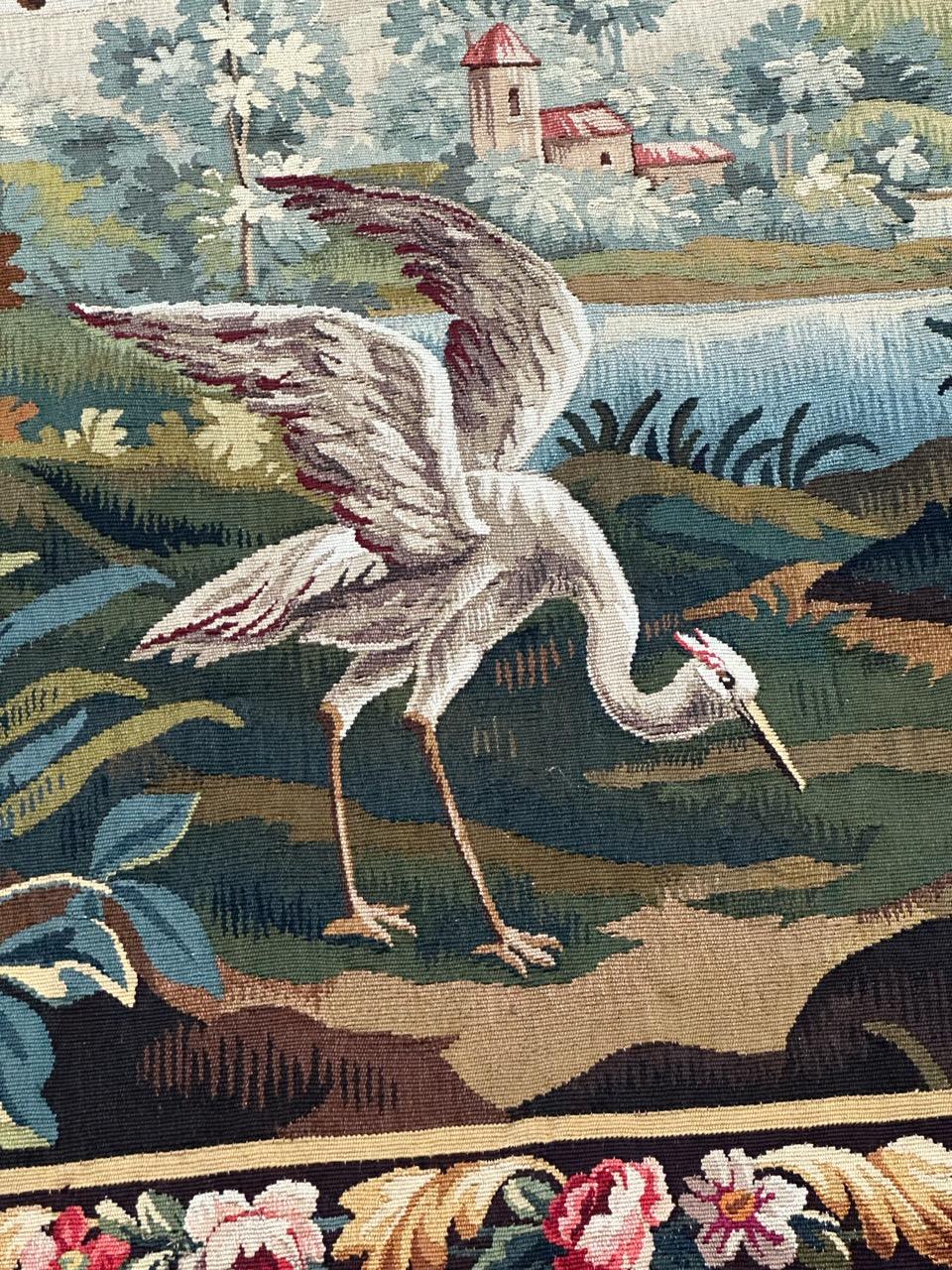 Beautiful mid century french handwoven Aubusson tapestry « greenery with bird » im Zustand „Gut“ im Angebot in Saint Ouen, FR